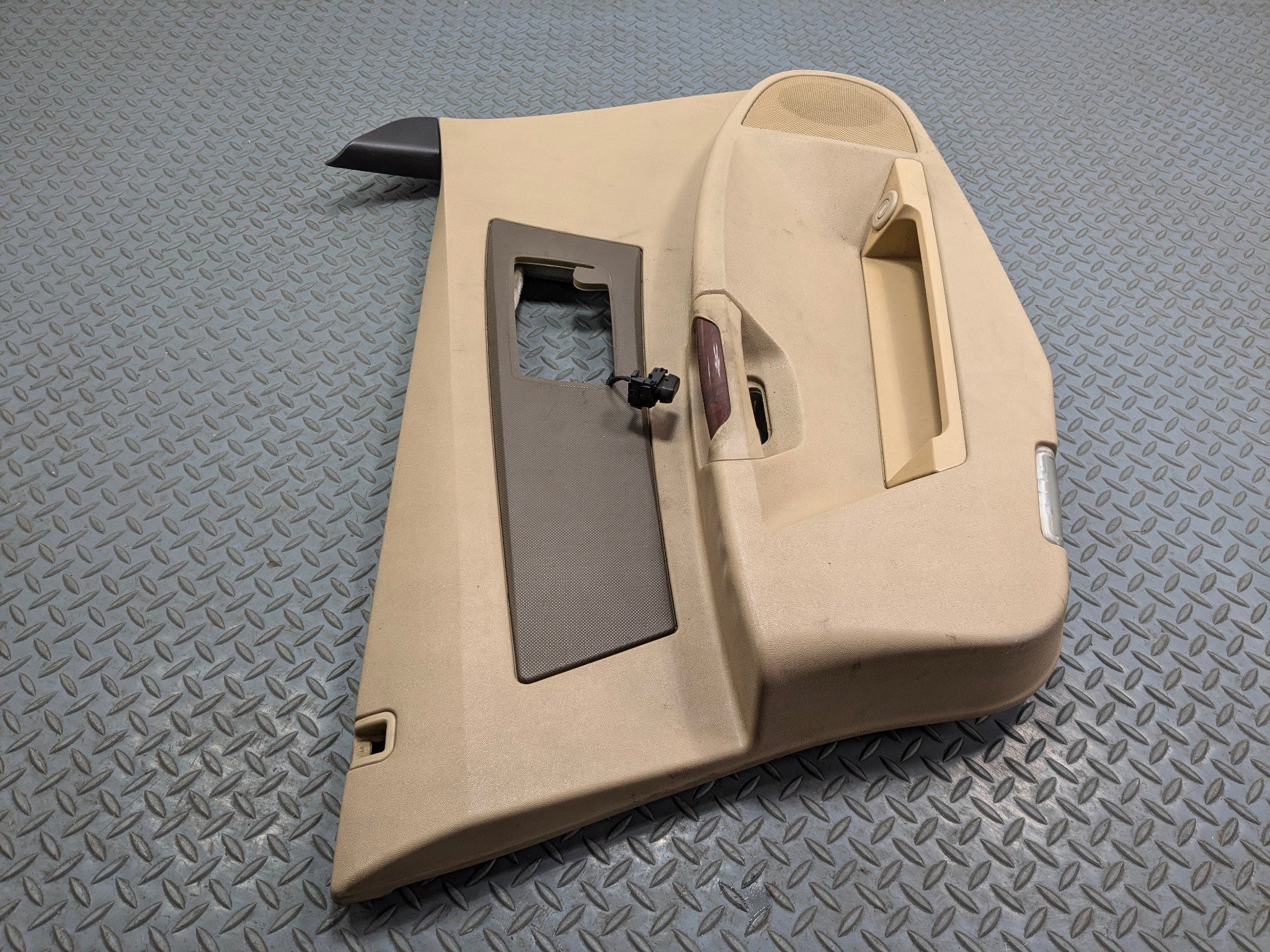 2005 - 2007 CADILLAC CTS OEM INTERIOR DOOR TRIM PANEL FRONT LEFT DRIVER SIDE