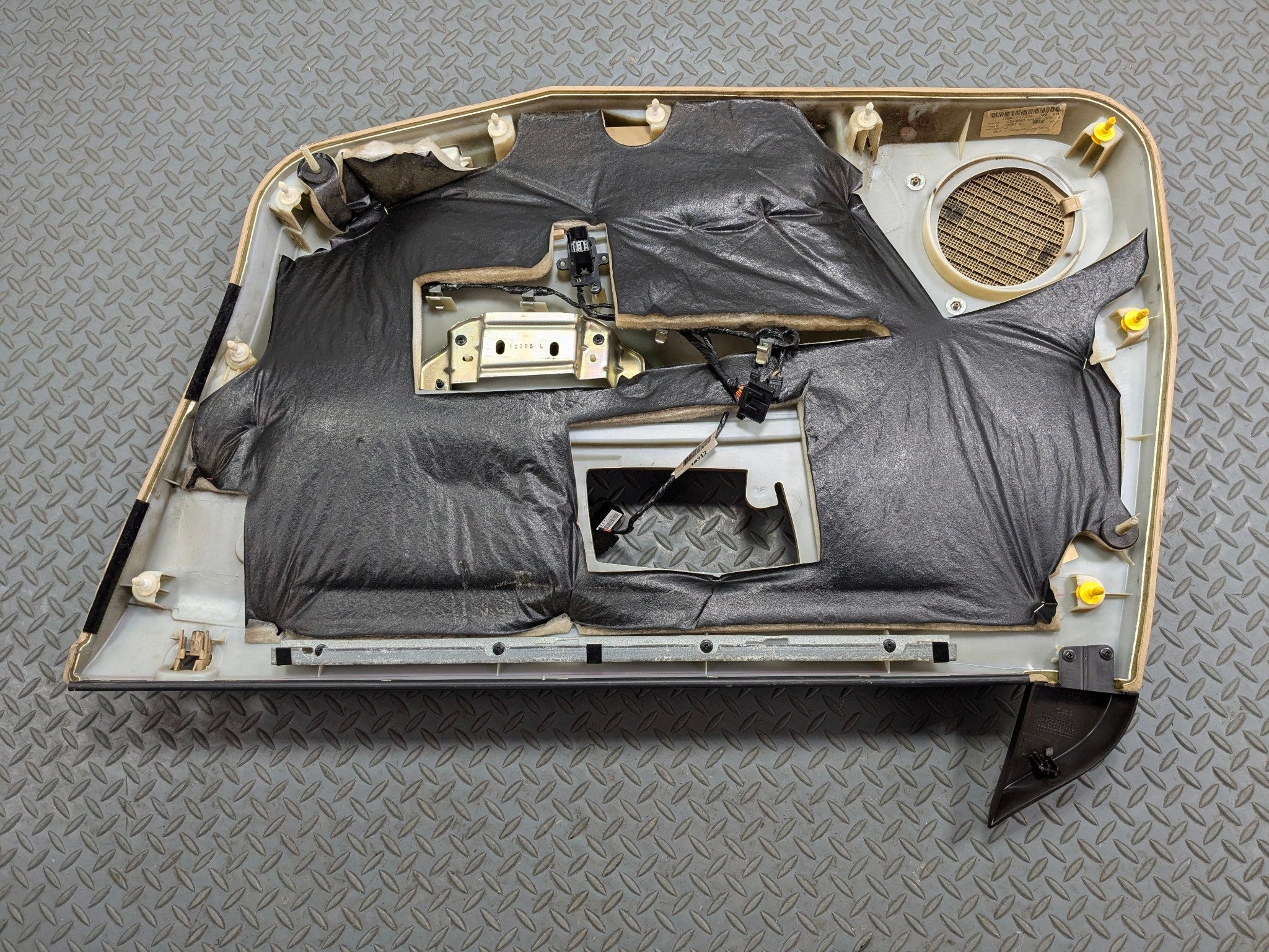 2005 - 2007 CADILLAC CTS OEM INTERIOR DOOR TRIM PANEL FRONT LEFT DRIVER SIDE
