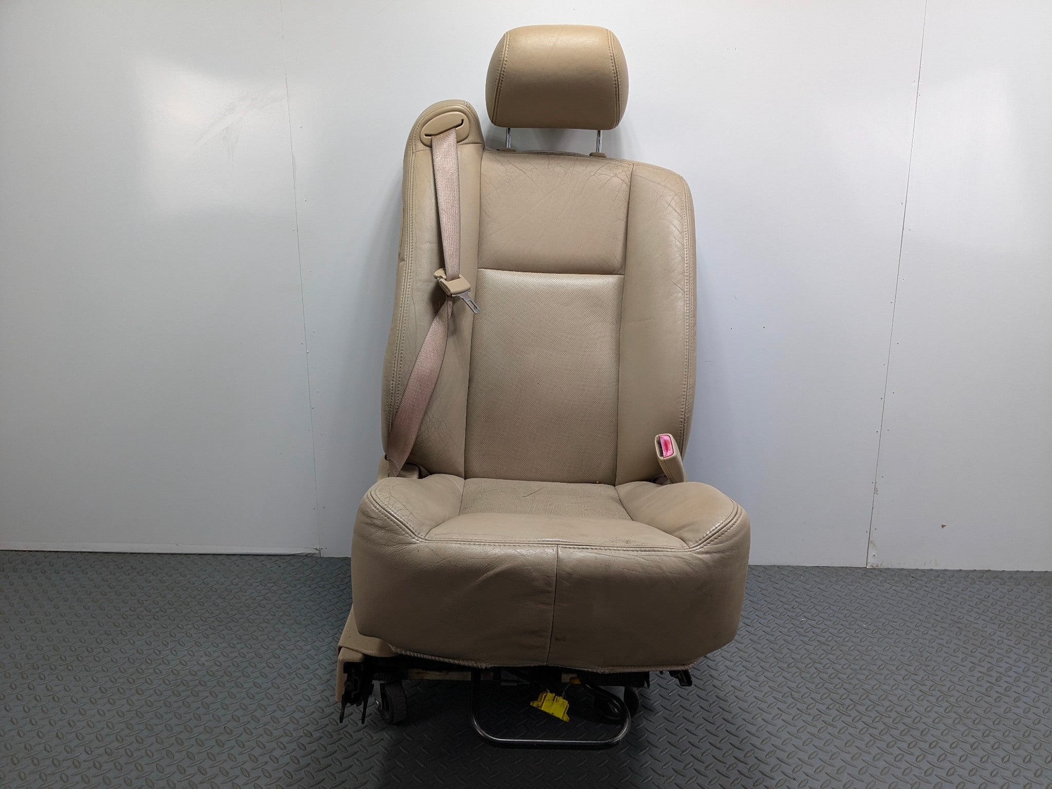 05 - 07 CADILLAC CTS OEM SEAT WITH HEADREST LEATHER FRONT RIGHT PASSENGER SIDE