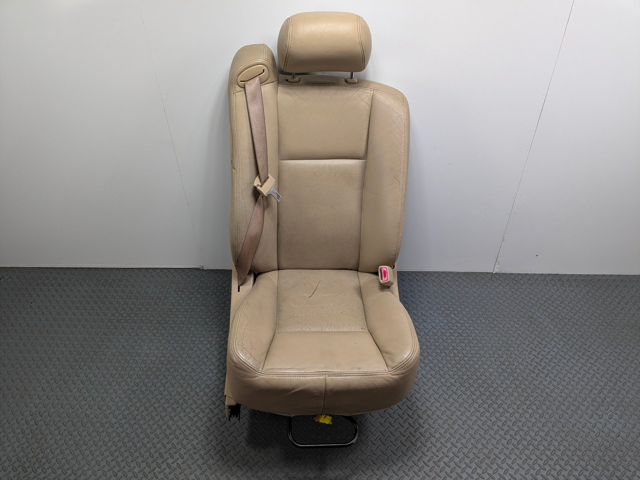05 - 07 CADILLAC CTS OEM SEAT WITH HEADREST LEATHER FRONT RIGHT PASSENGER SIDE