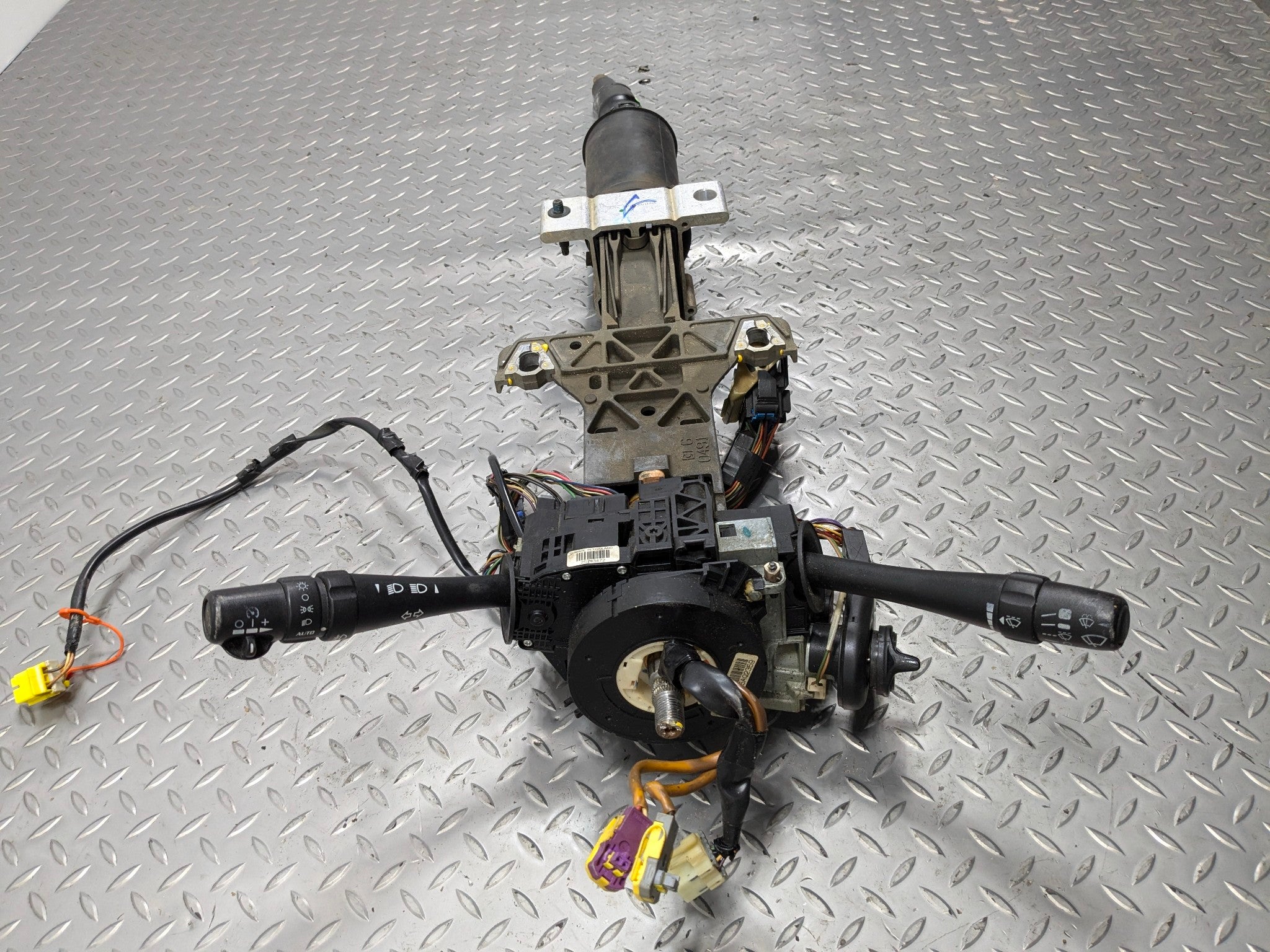 05 - 07 CADILLAC CTS OEM STEERING COLUMN WITH WIPER HEADLIGHT SWITCH ASSEMBLY