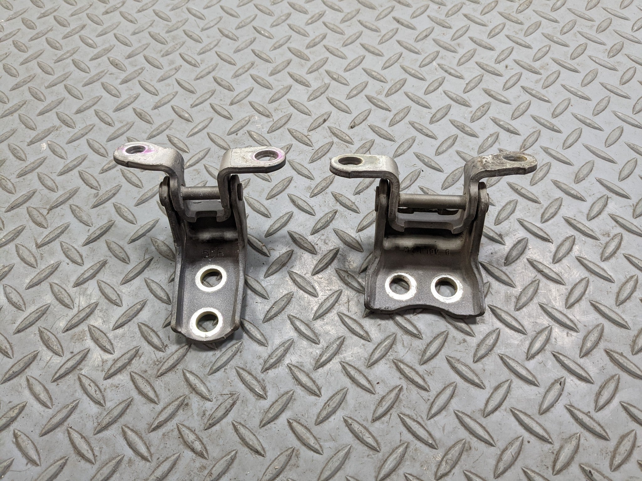 2007 - 2009 ACURA MDX OEM UPPER AND LOWER DOOR HINGE SET FRONT LEFT DRIVER SIDE