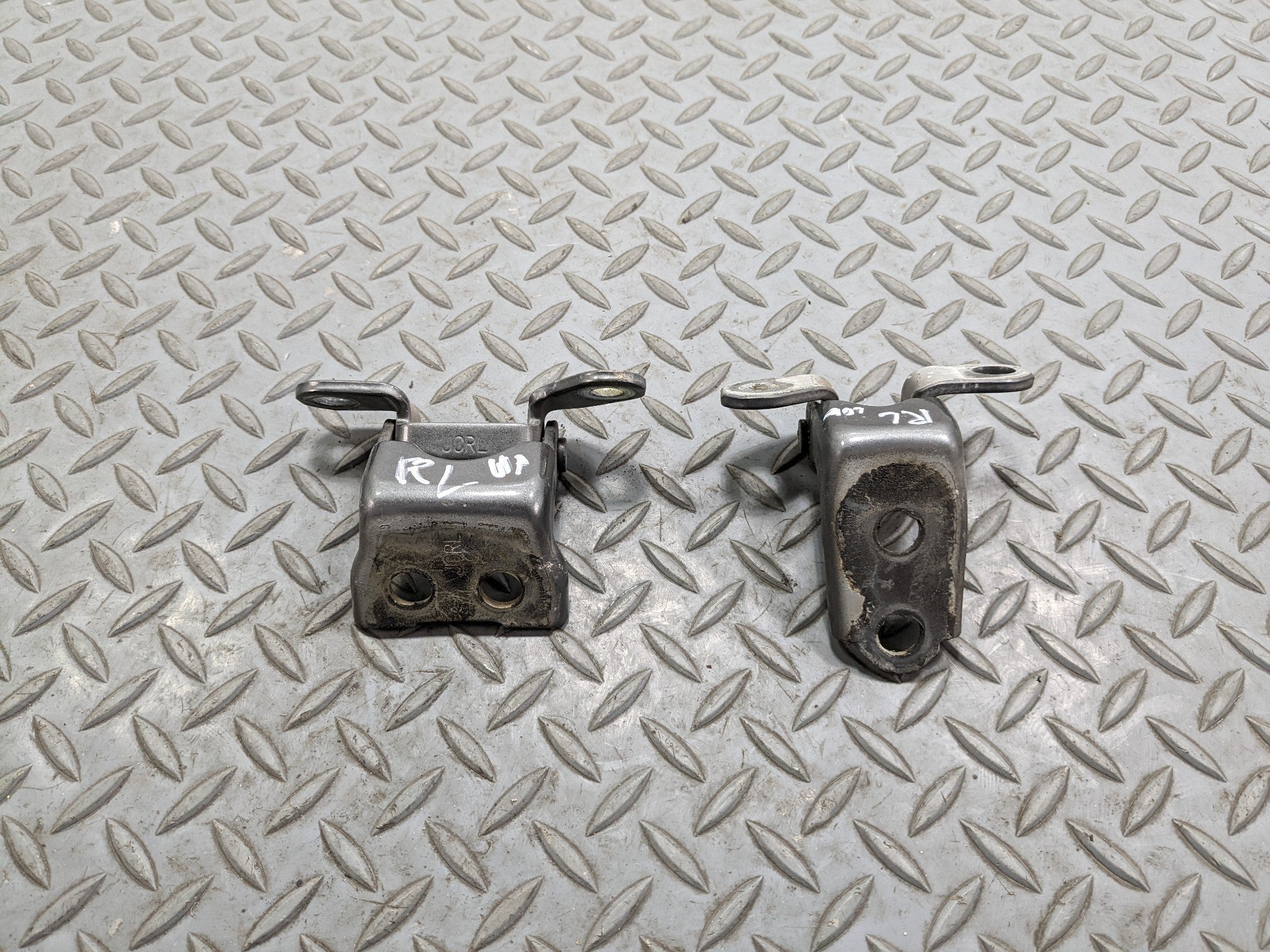 2007 - 2009 ACURA MDX OEM UPPER AND LOWER DOOR HINGE SET REAR LEFT DRIVER SIDE