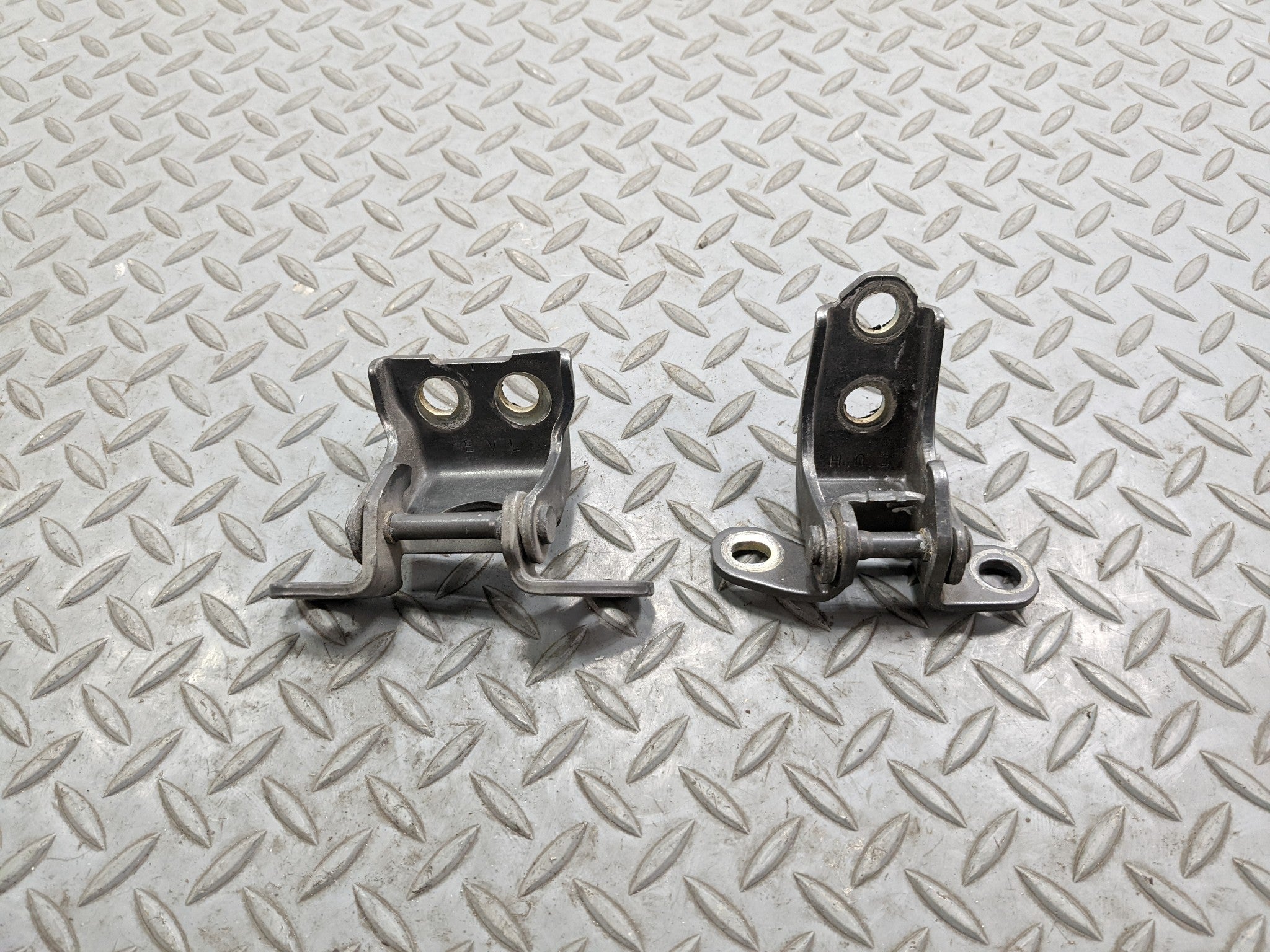 2007 - 2009 ACURA MDX OEM UPPER AND LOWER DOOR HINGE SET REAR LEFT DRIVER SIDE