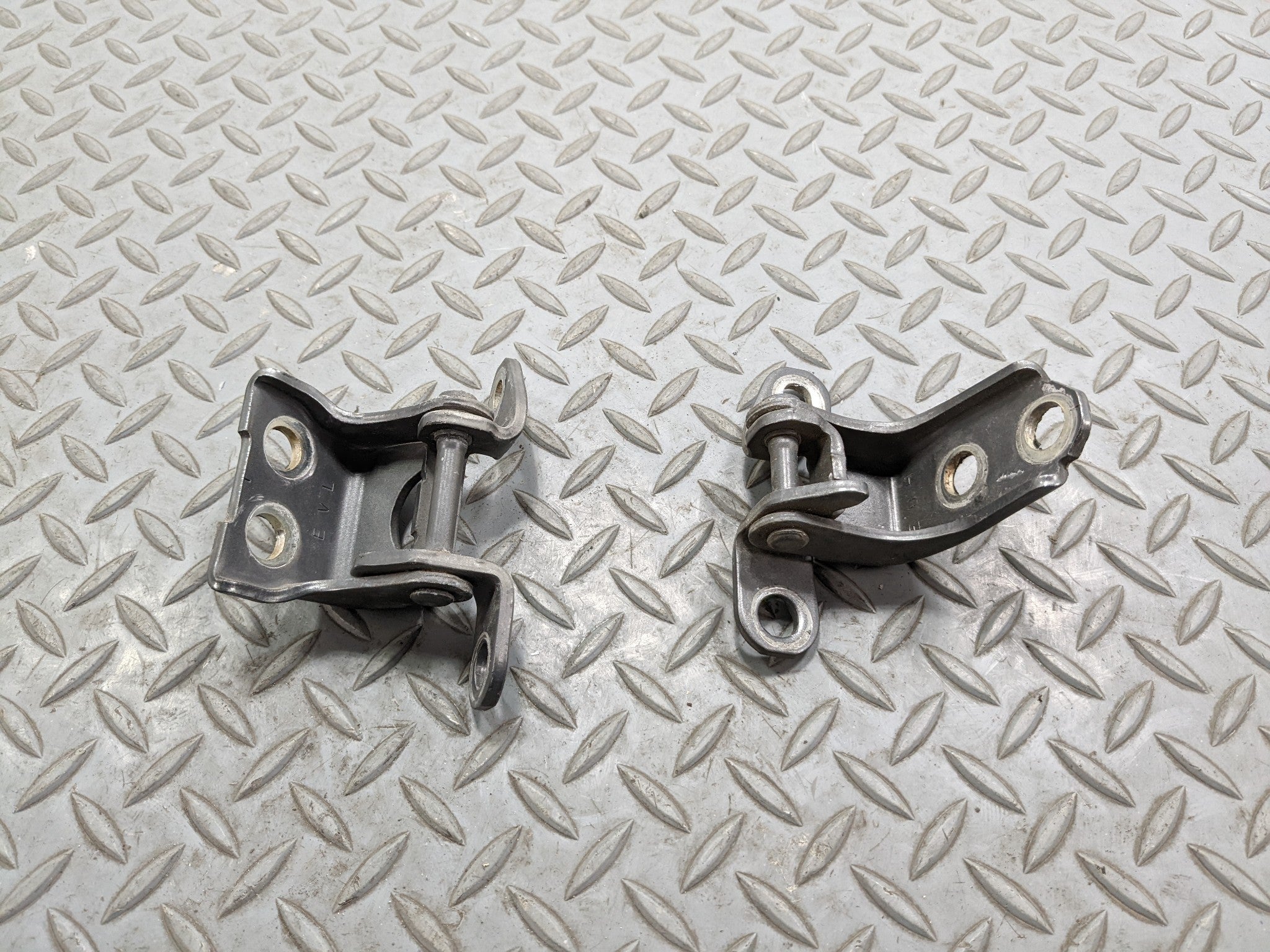 2007 - 2009 ACURA MDX OEM UPPER AND LOWER DOOR HINGE SET REAR LEFT DRIVER SIDE