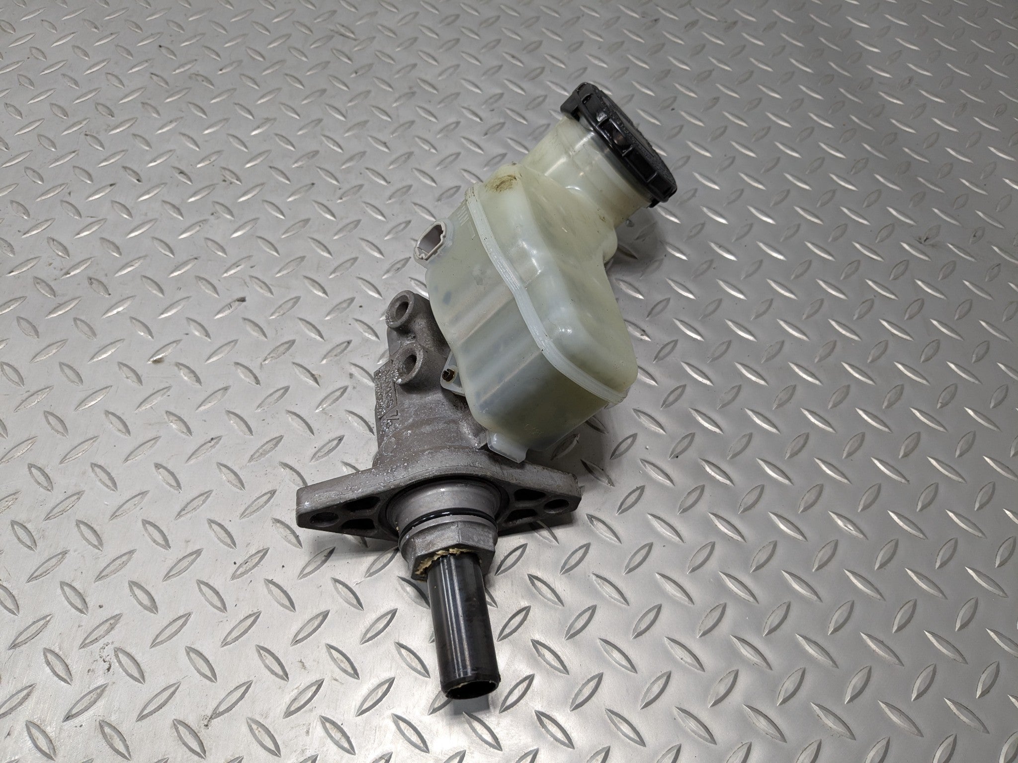 2007 - 2013 ACURA MDX OEM BRAKE MASTER CYLINDER WITH RESERVOIR ASSEMBLY