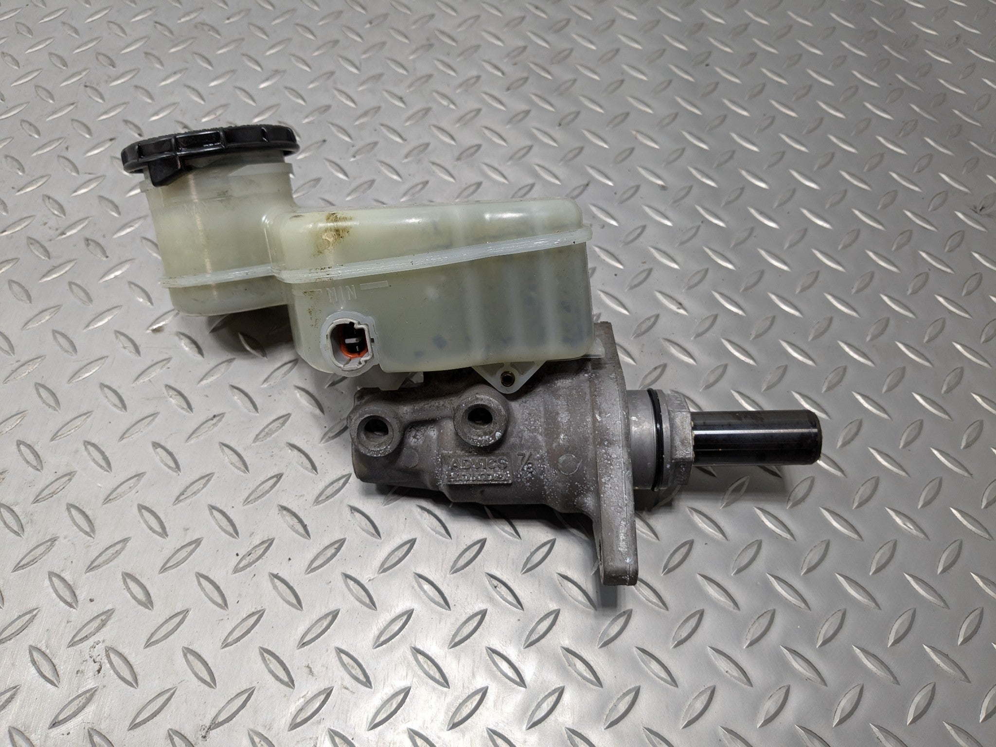 2007 - 2013 ACURA MDX OEM BRAKE MASTER CYLINDER WITH RESERVOIR ASSEMBLY