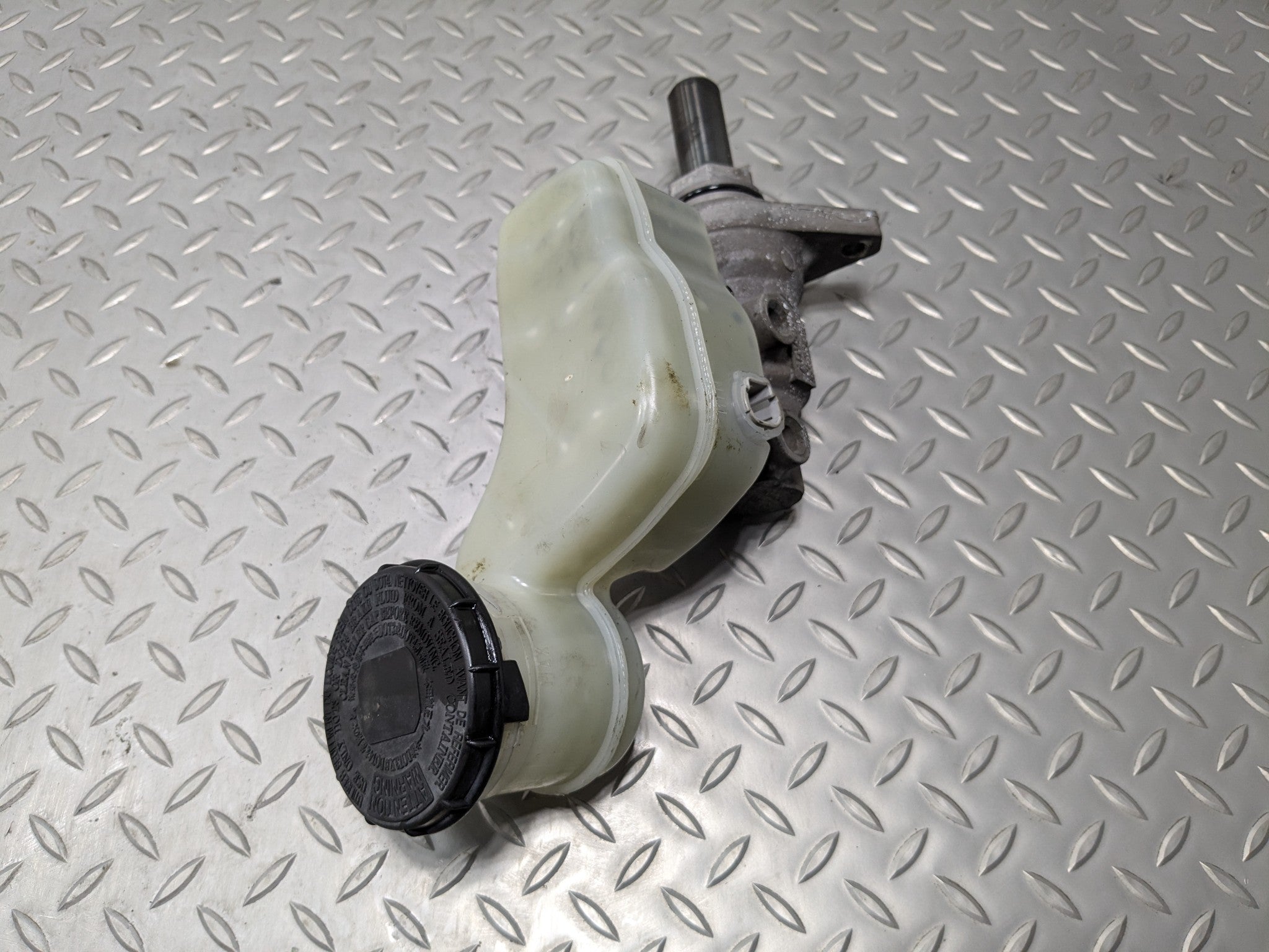 2007 - 2013 ACURA MDX OEM BRAKE MASTER CYLINDER WITH RESERVOIR ASSEMBLY