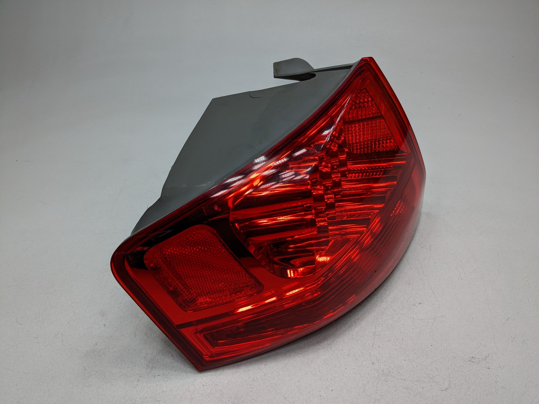2007 - 2009 ACURA MDX OEM OUTER TAIL LIGHT QUARTER PANEL MOUNTED REAR LEFT SIDE