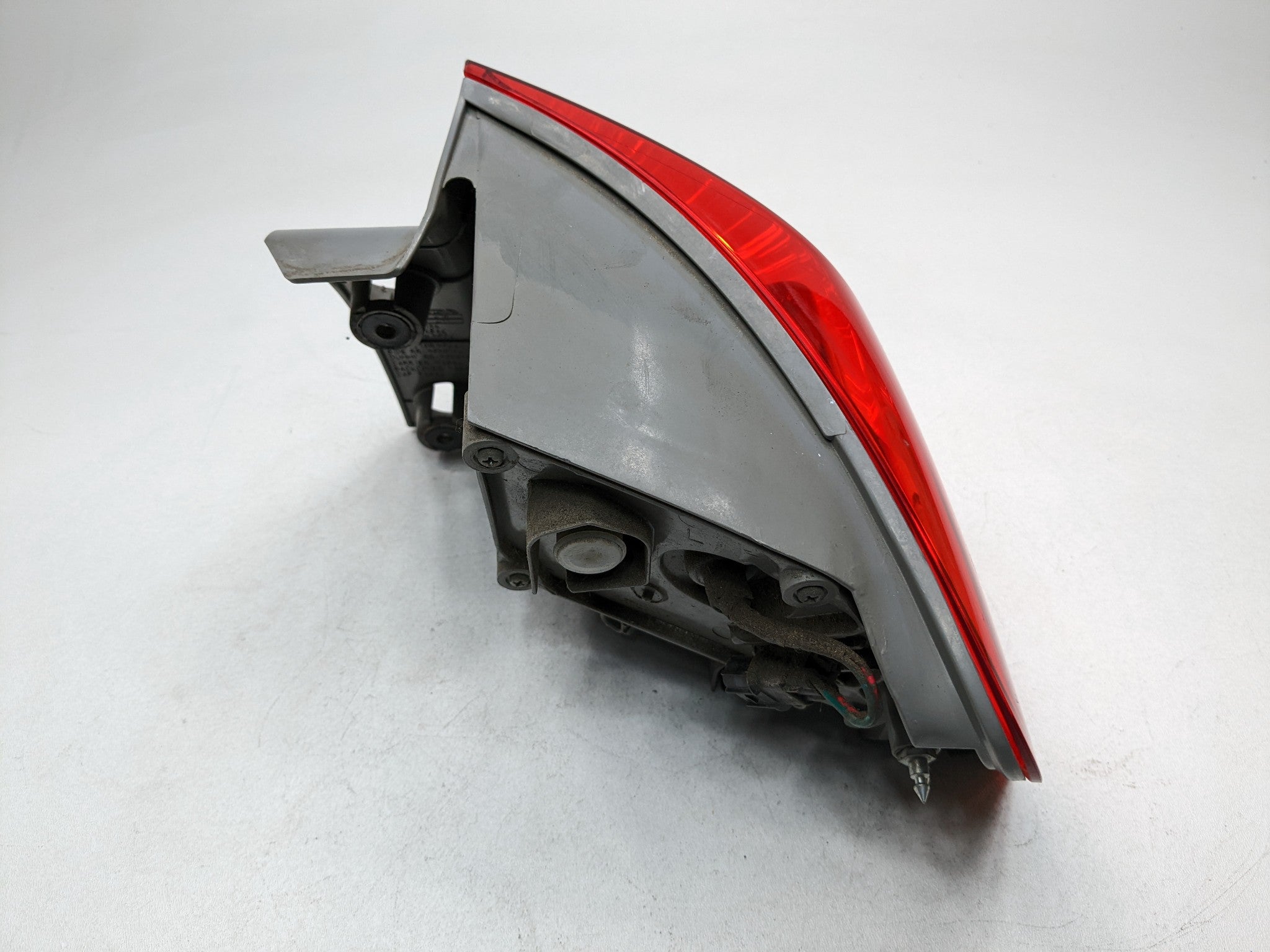 2007 - 2009 ACURA MDX OEM OUTER TAIL LIGHT QUARTER PANEL MOUNTED REAR LEFT SIDE