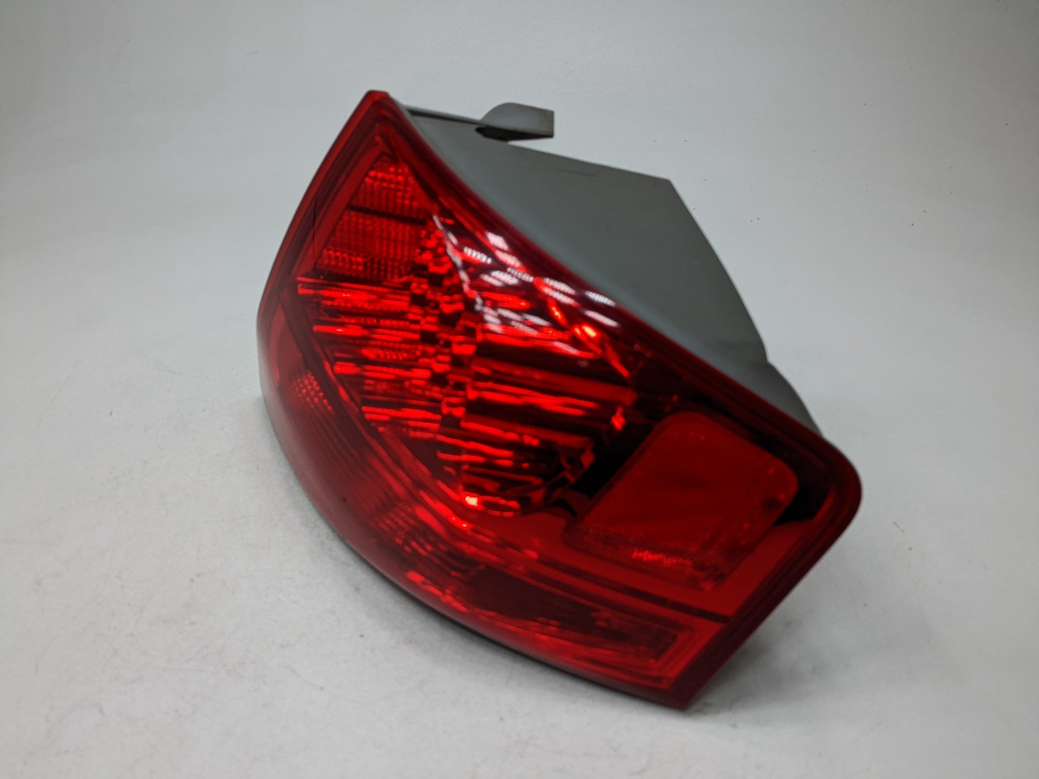 2007 - 2009 ACURA MDX OEM OUTER TAIL LIGHT QUARTER PANEL MOUNTED REAR RIGHT SIDE