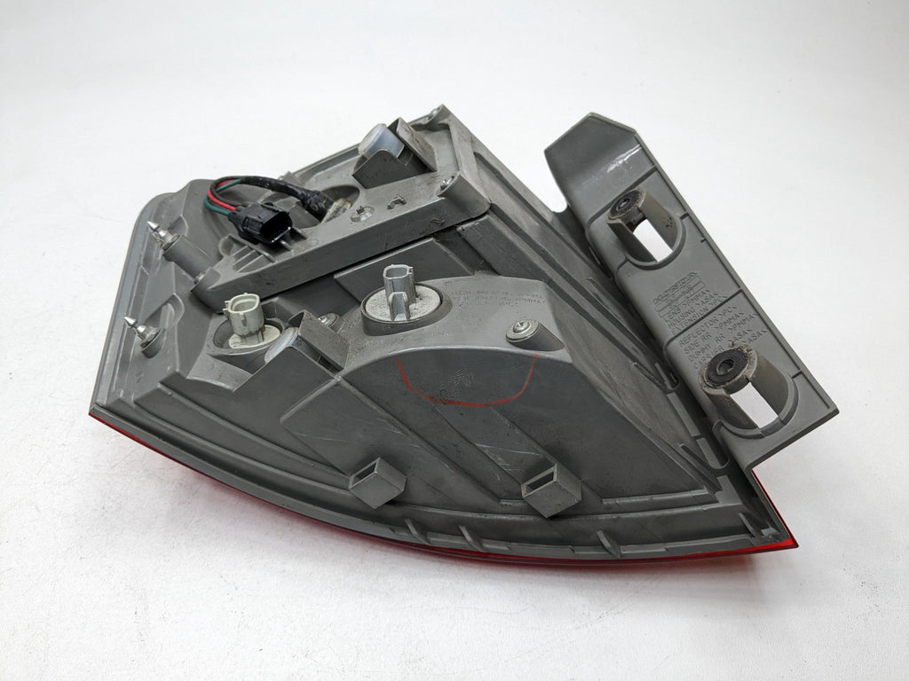 2007 - 2009 ACURA MDX OEM OUTER TAIL LIGHT QUARTER PANEL MOUNTED REAR RIGHT SIDE