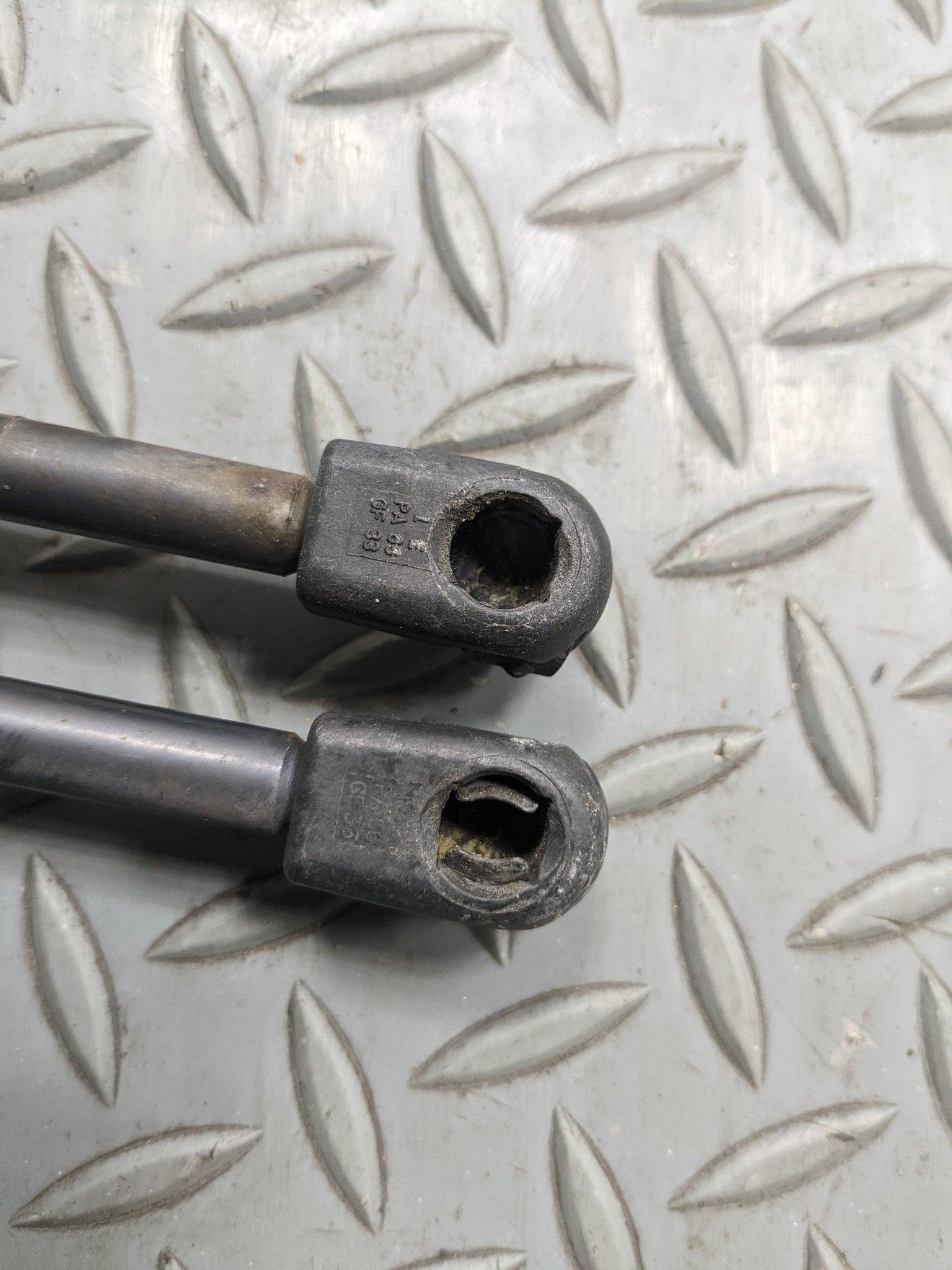 2007 - 2009 ACURA MDX OEM REAR LEFT AND RIGHT HATCH STRUTS SET OF 2