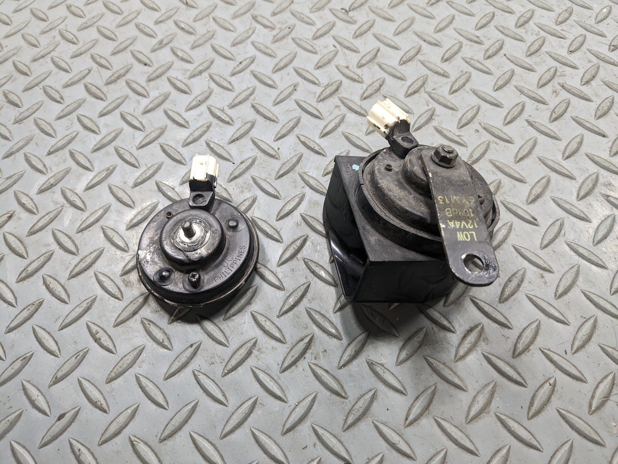 2007 - 2009 ACURA MDX OEM HIGH AND LOW NOTE TONE HORN ASSEMBLY