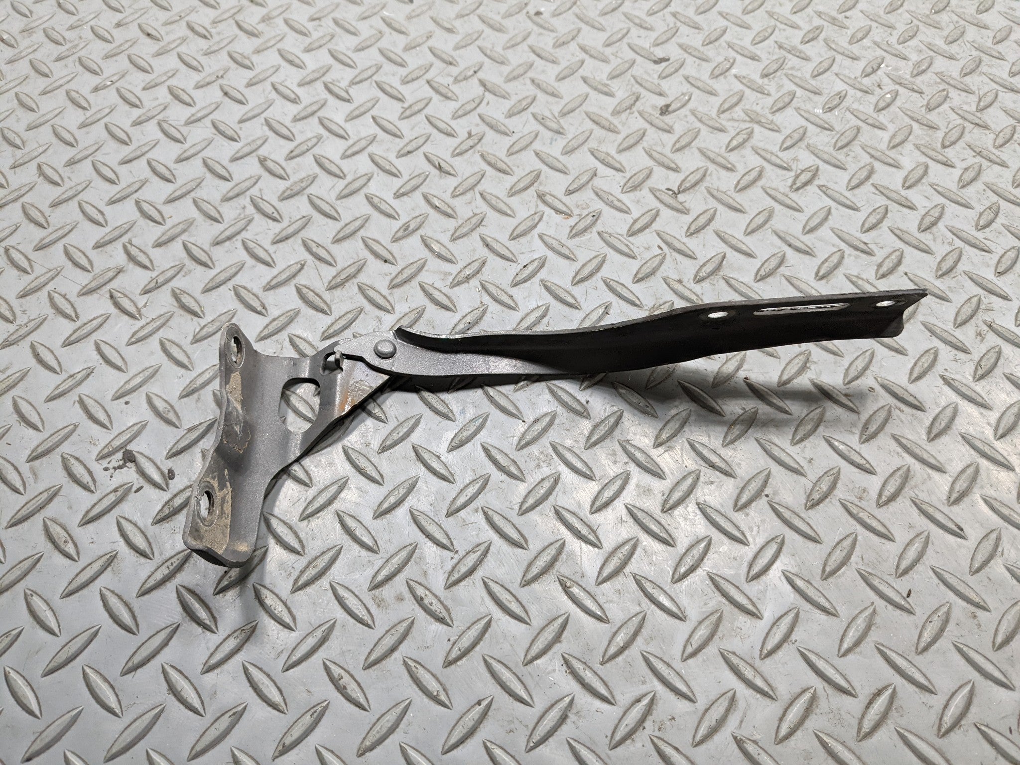 2007 - 2009 ACURA MDX OEM HOOD HINGE SUPPORT BRACKET FRONT LEFT DRIVER SIDE