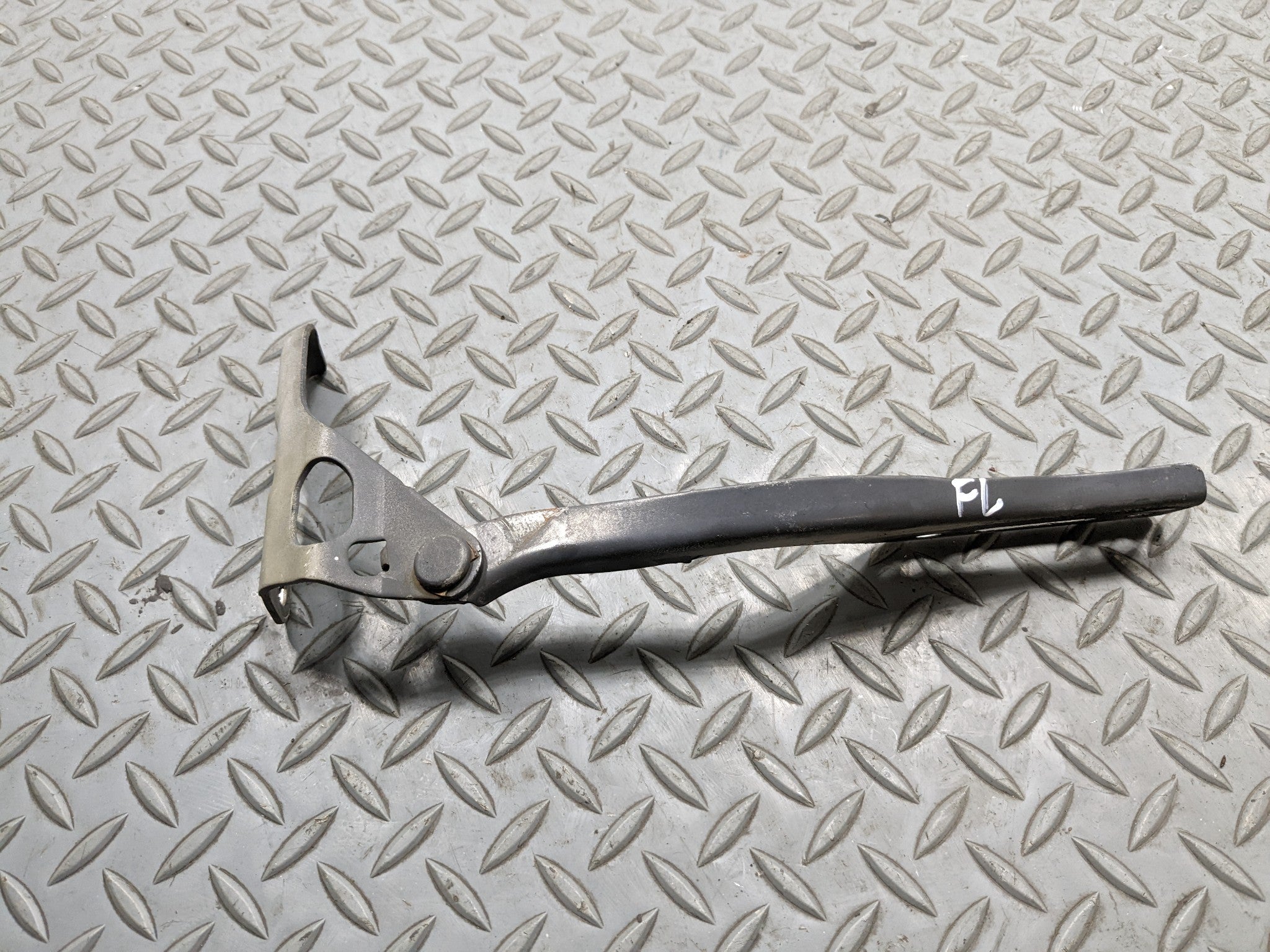 2007 - 2009 ACURA MDX OEM HOOD HINGE SUPPORT BRACKET FRONT LEFT DRIVER SIDE