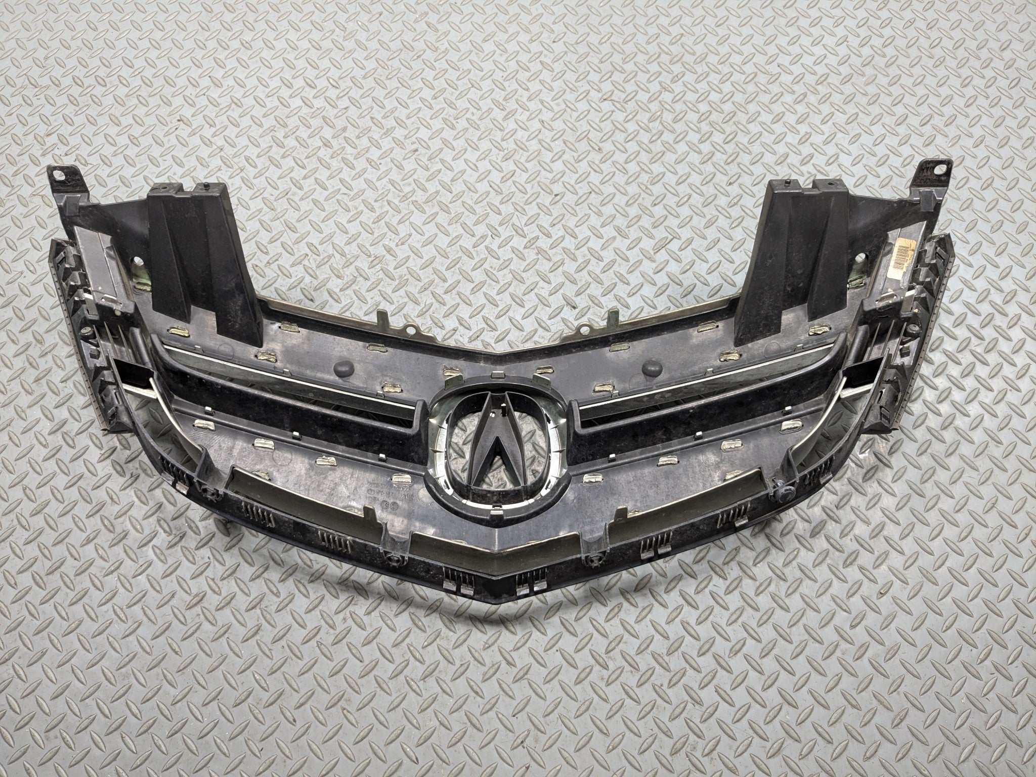 2007 - 2009 ACURA MDX OEM GRILLE WITH EMBLEM FRONT CENTER UPPER BUMPER