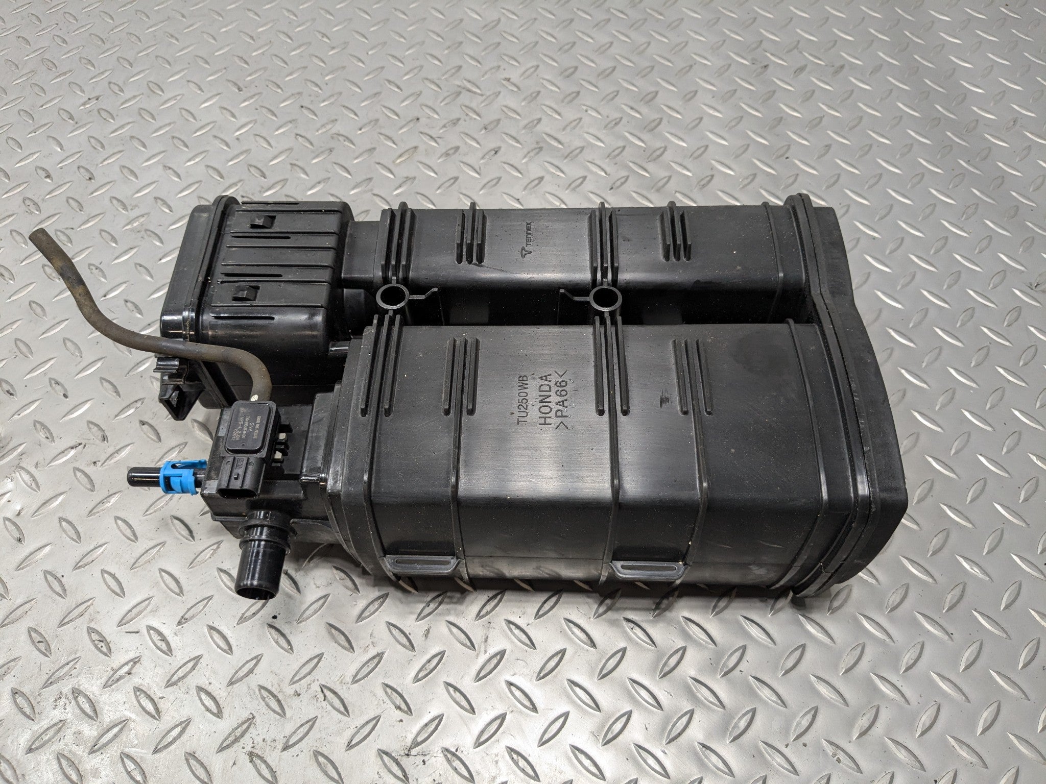 2007 - 2009 ACURA MDX OEM FUEL EVAPORATOR CANISTER CHARCOAL VAPOR ASSEMBLY