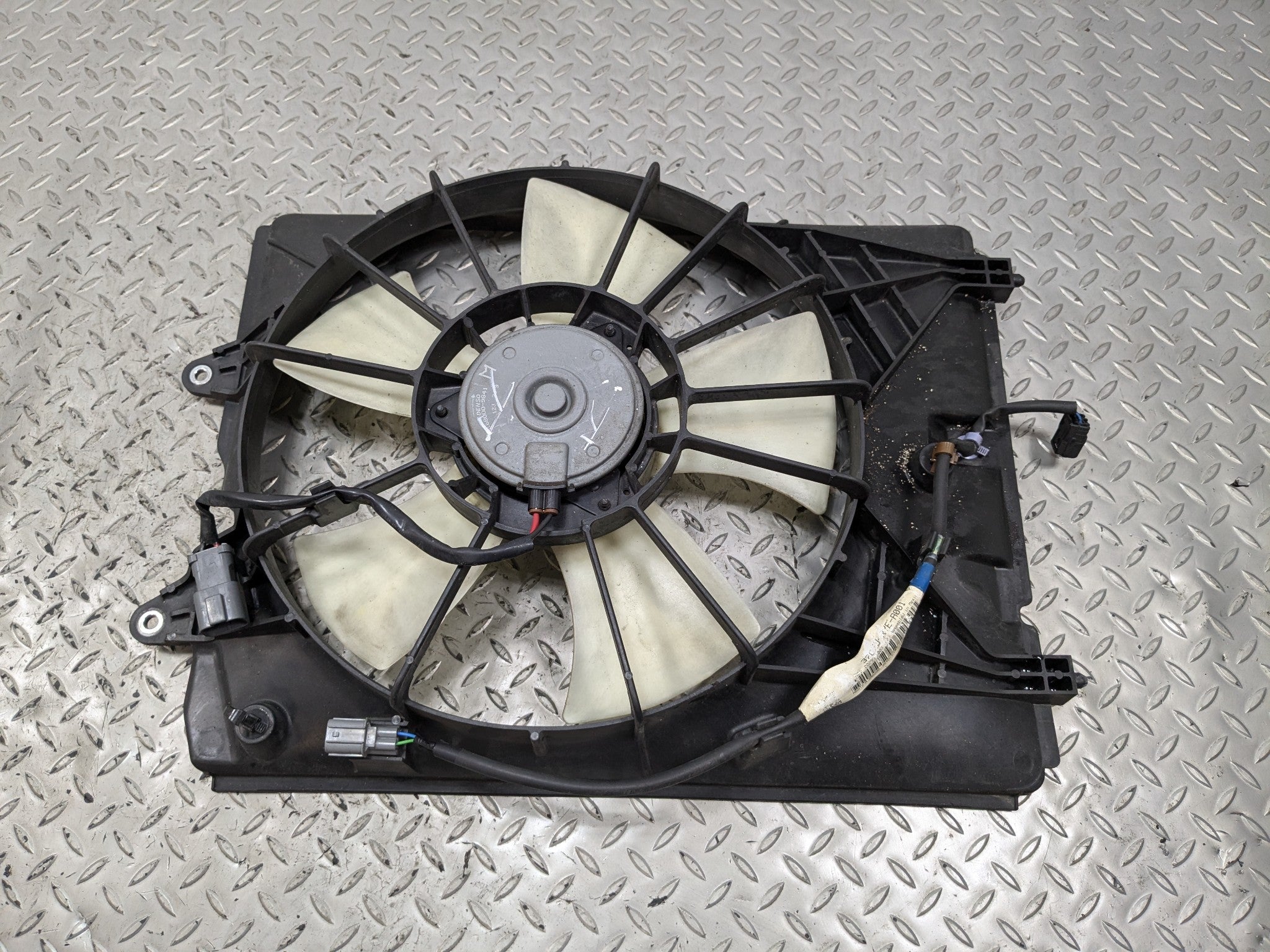 2007 - 2013 ACURA MDX OEM ELECTRIC COOLING FAN MOTOR RADIATOR RIGHT ASSEMBLY