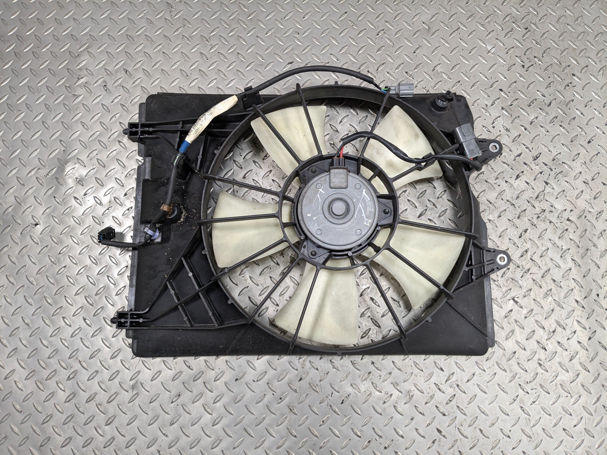2007 - 2013 ACURA MDX OEM ELECTRIC COOLING FAN MOTOR RADIATOR RIGHT ASSEMBLY
