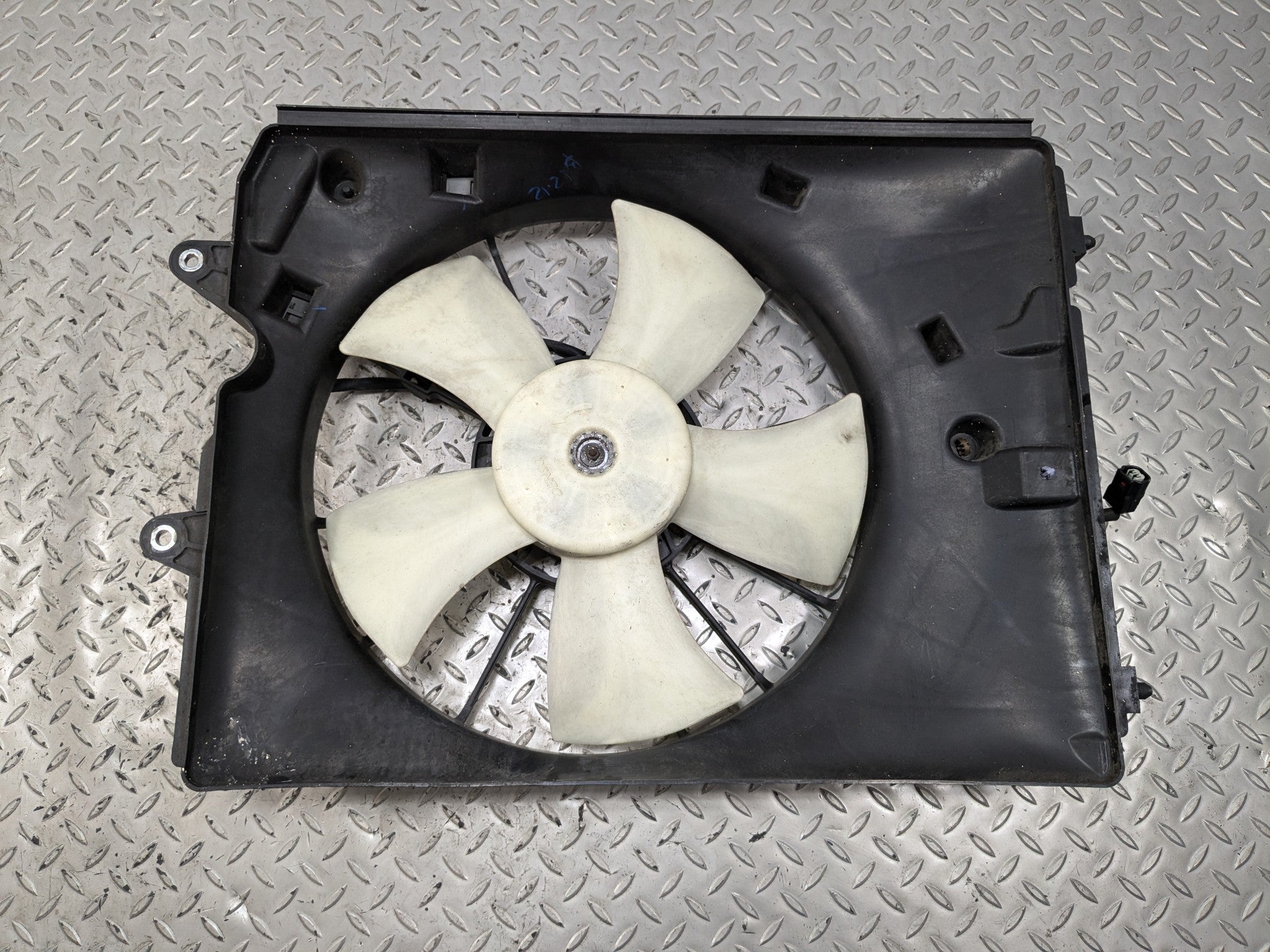 2007 - 2013 ACURA MDX OEM ELECTRIC COOLING FAN MOTOR RADIATOR RIGHT ASSEMBLY