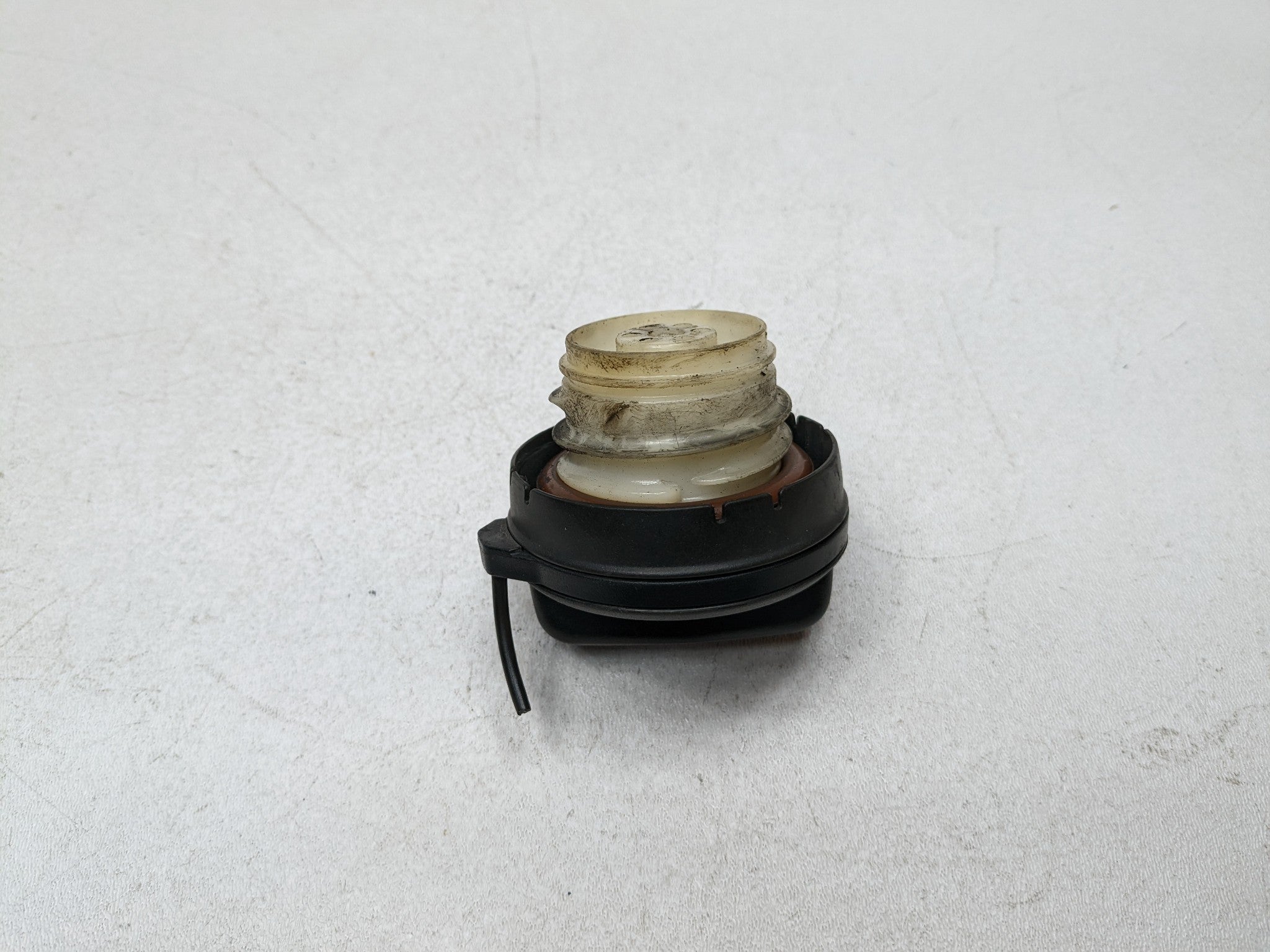 2007 - 2009 ACURA MDX OEM FILLER CAP FUEL GAS TANK ASSEMBLY BLACK