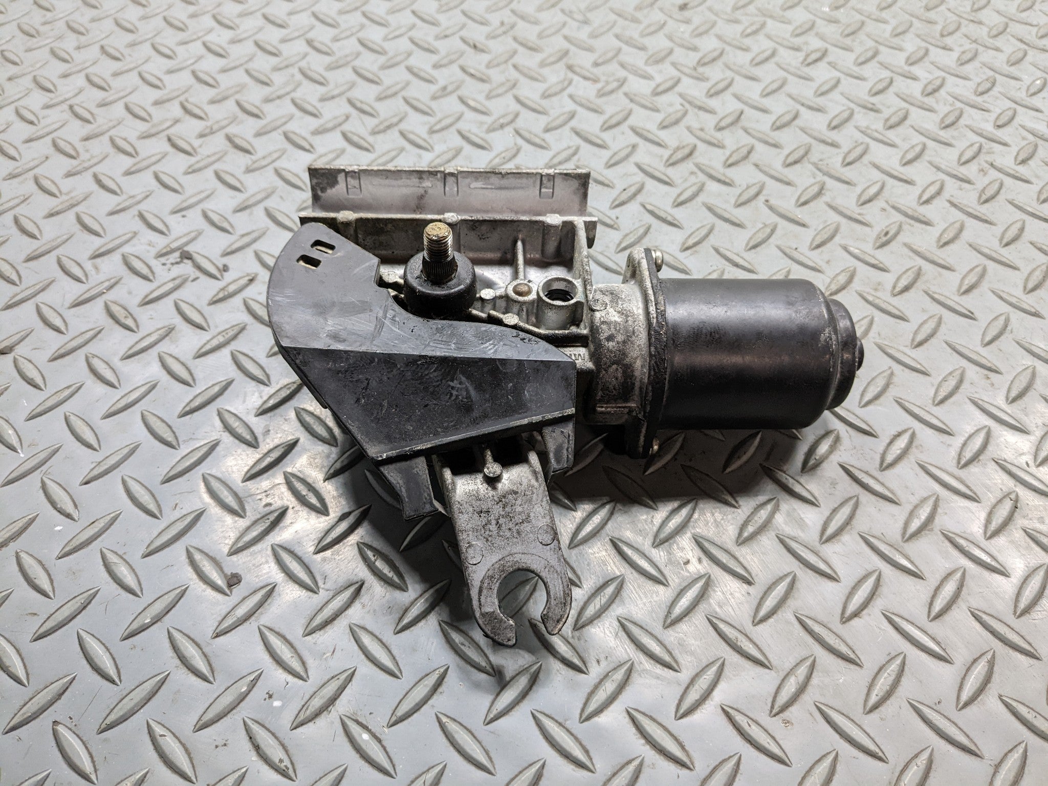 2007 - 2009 ACURA MDX OEM WINDSHIELD WIPER MOTOR ASSEMBLY FRONT SIDE