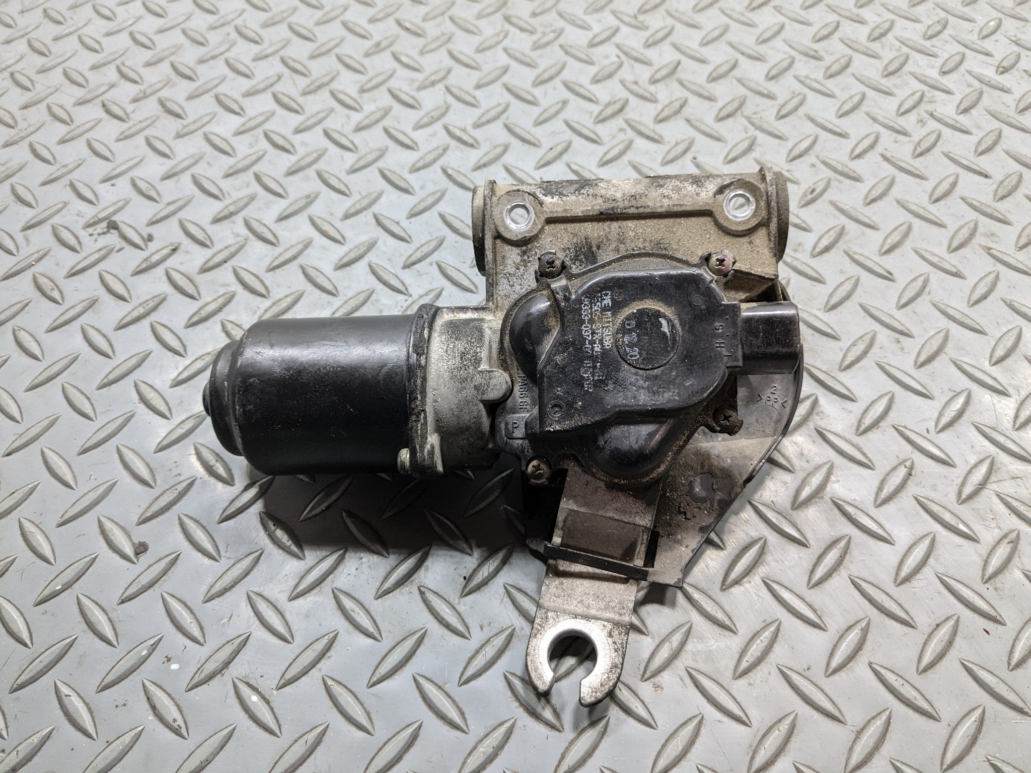 2007 - 2009 ACURA MDX OEM WINDSHIELD WIPER MOTOR ASSEMBLY FRONT SIDE