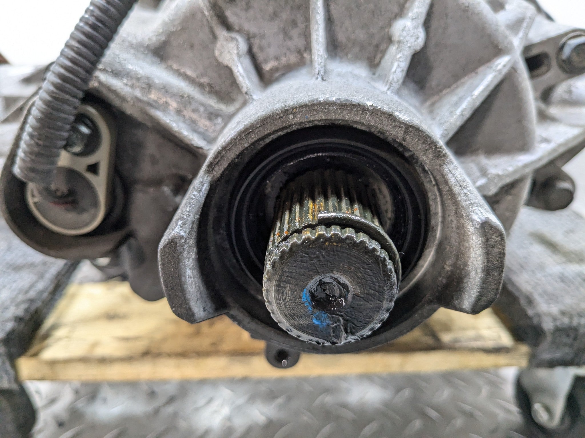 2007 - 2009 ACURA MDX OEM REAR DIFFERENTIAL AXLE CARRIER ASSEMBLY 3.7L