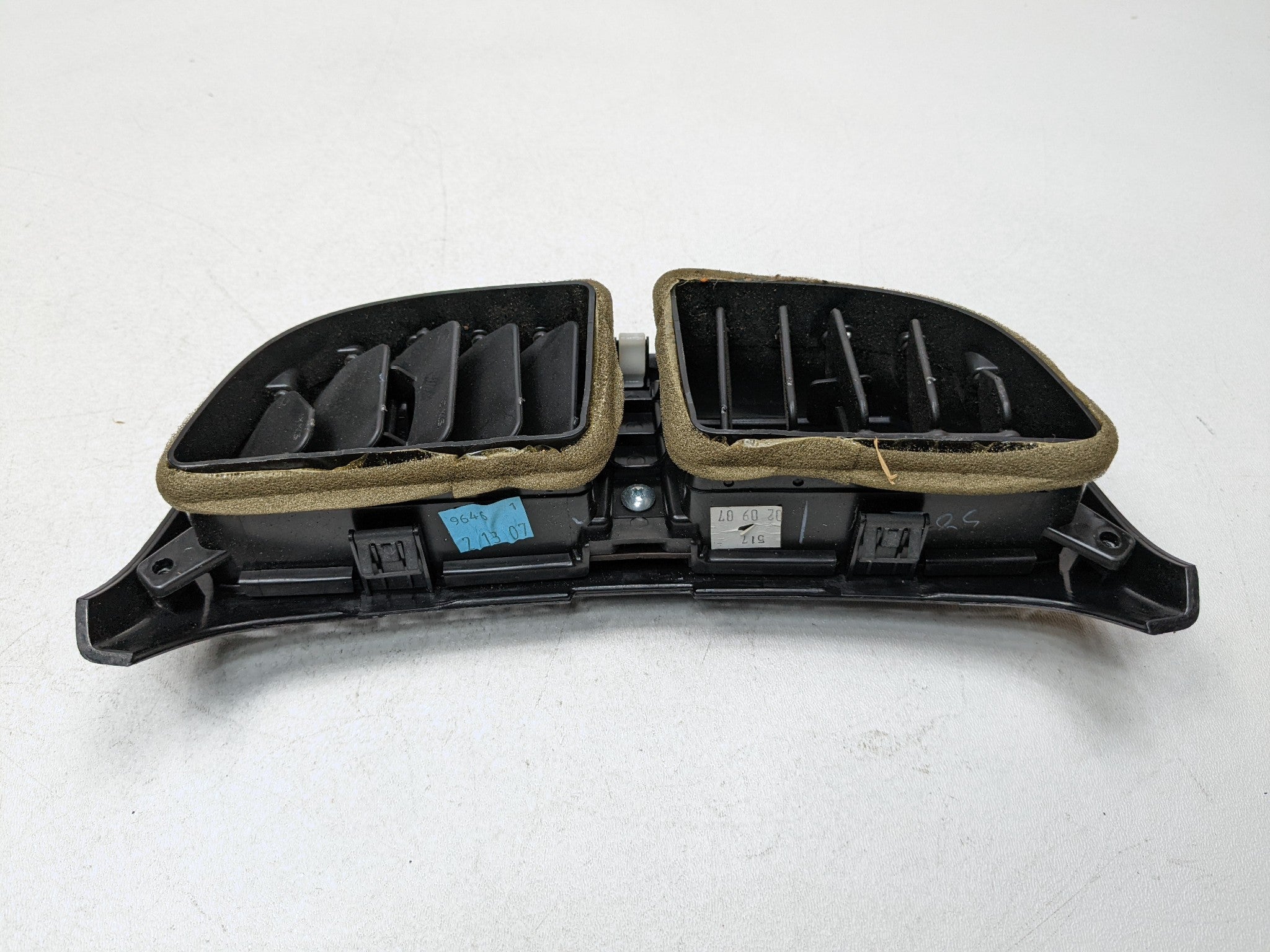 2007 - 2009 ACURA MDX OEM CENTER CONSOLE REAR AC HEATER VENTS
