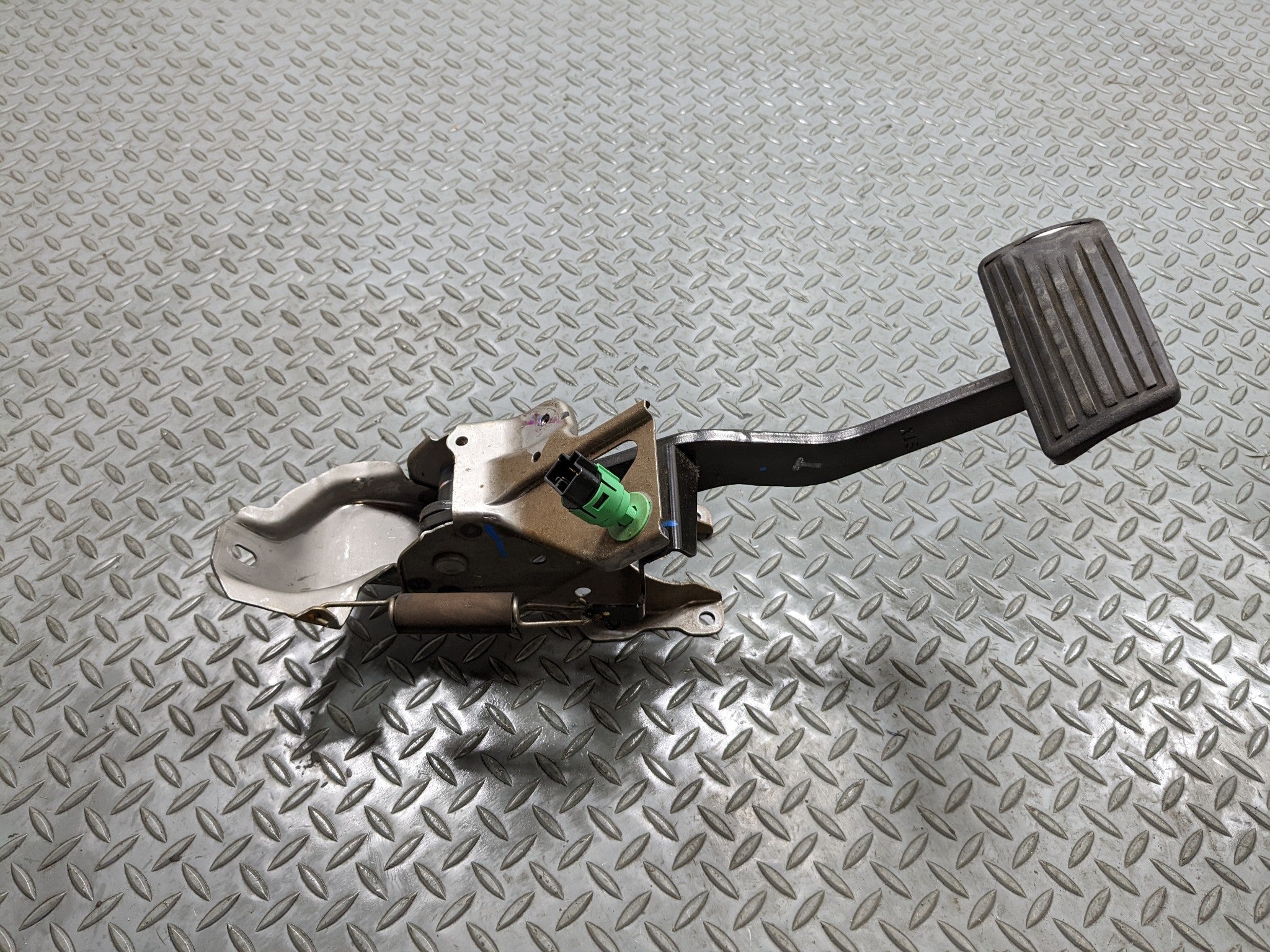 2007 - 2009 ACURA MDX OEM PARKING BRAKE PEDAL FOOT STEP PAD WITH BRACKET