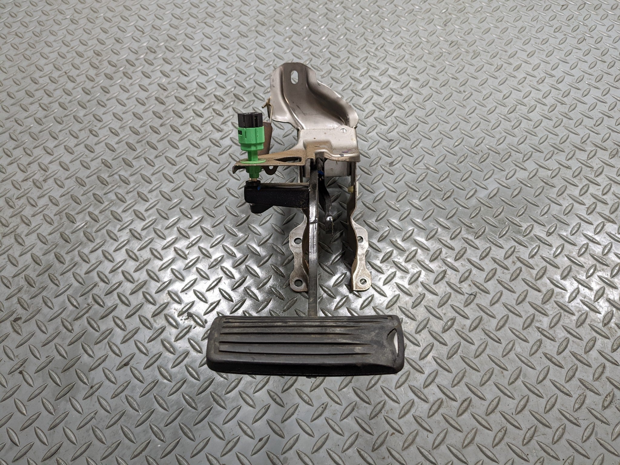 2007 - 2009 ACURA MDX OEM PARKING BRAKE PEDAL FOOT STEP PAD WITH BRACKET