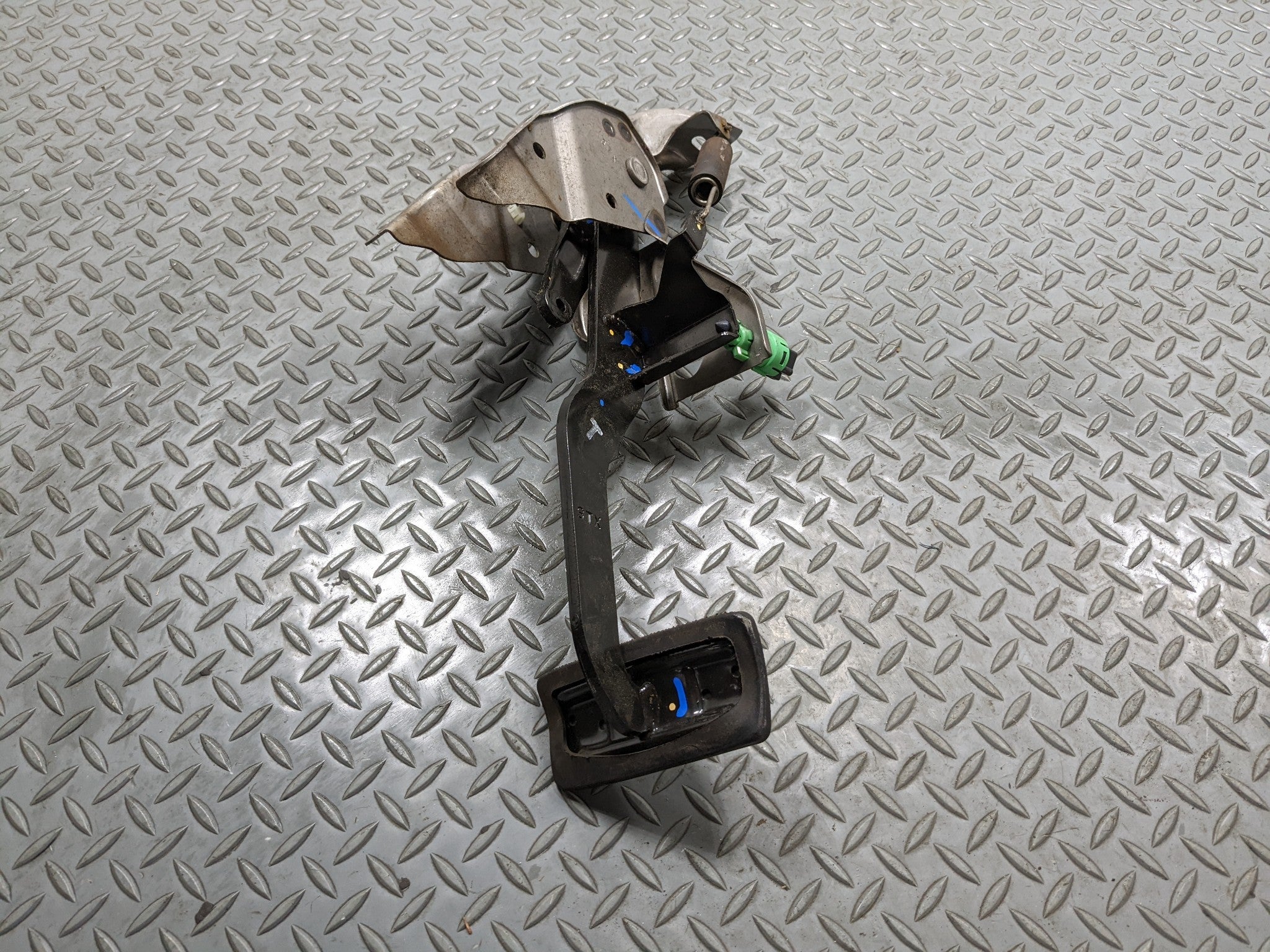 2007 - 2009 ACURA MDX OEM PARKING BRAKE PEDAL FOOT STEP PAD WITH BRACKET