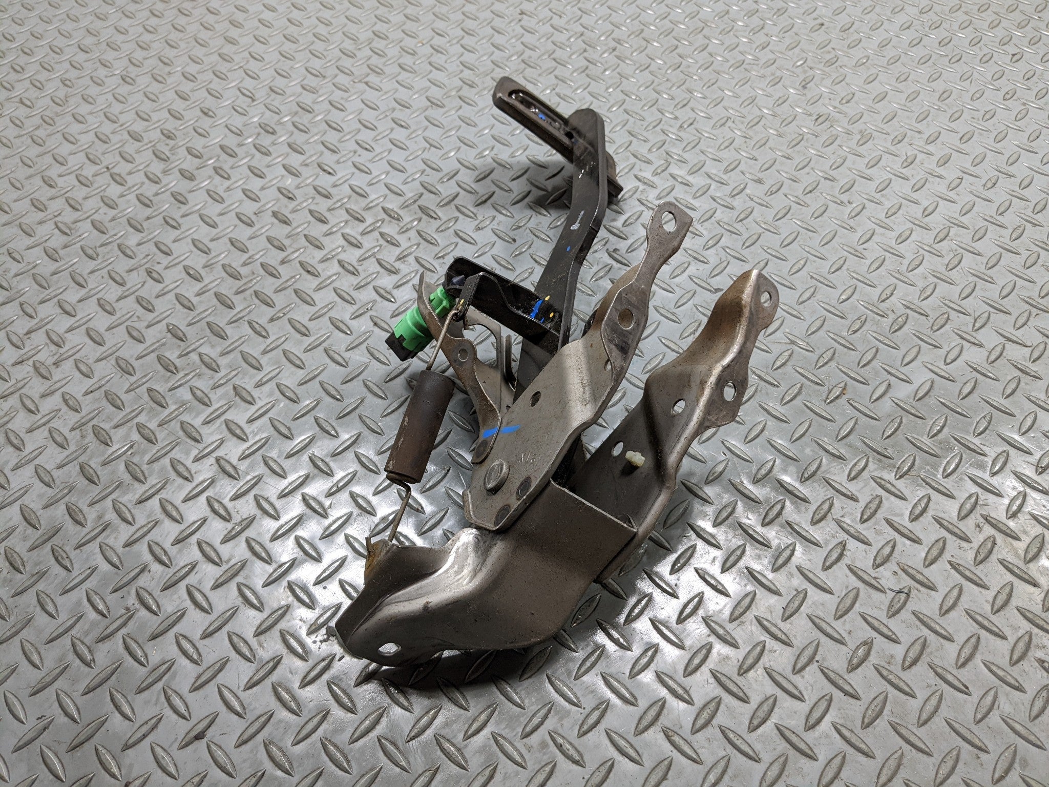 2007 - 2009 ACURA MDX OEM PARKING BRAKE PEDAL FOOT STEP PAD WITH BRACKET