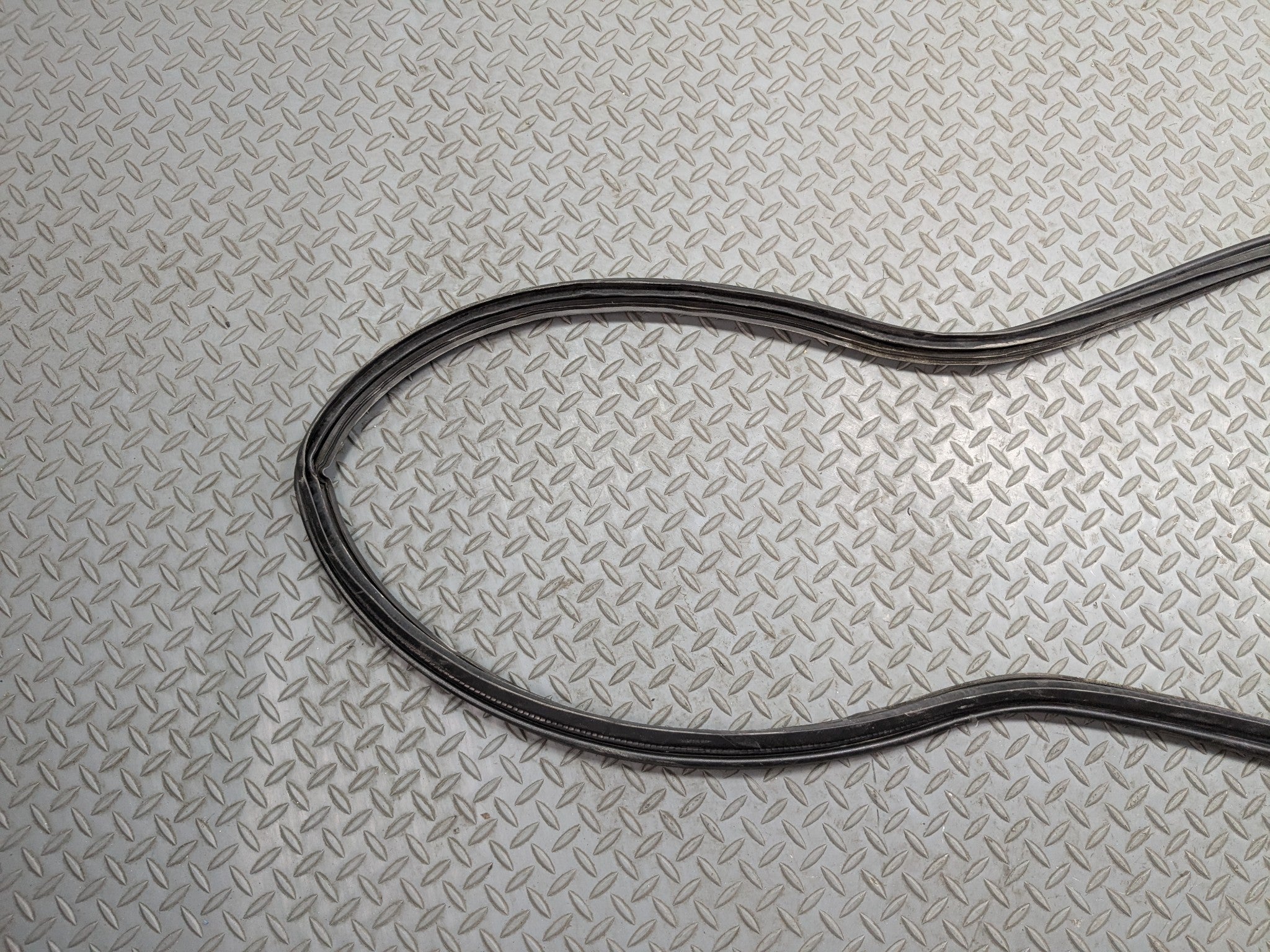 2007 - 2009 ACURA MDX OEM REAR TRUNK LID SEAL WEATHER STRIPING RUBBER