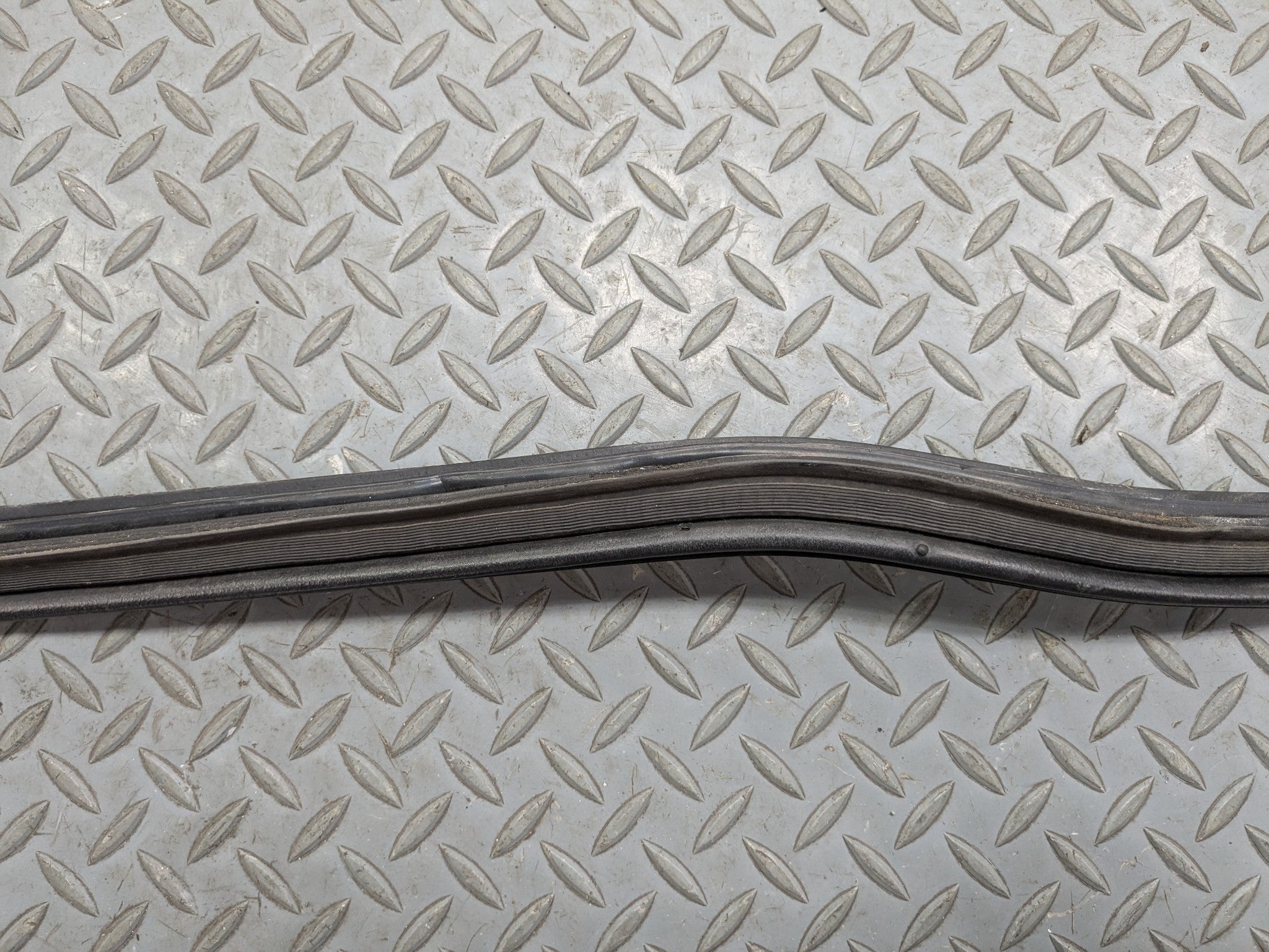 2007 - 2009 ACURA MDX OEM REAR TRUNK LID SEAL WEATHER STRIPING RUBBER