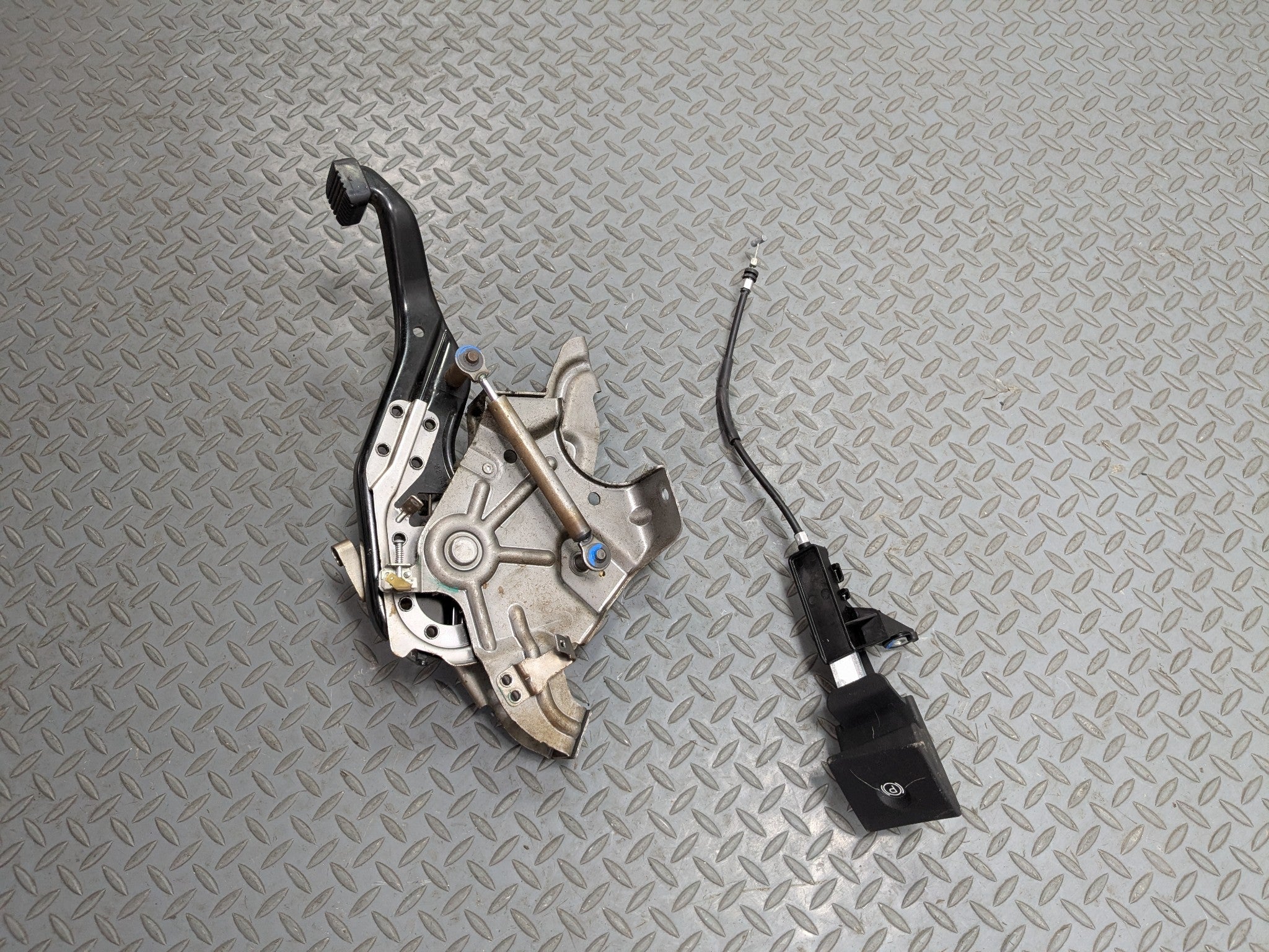 2007 - 2009 ACURA MDX OEM EMERGENCY PARKING BRAKE PEDAL WITH SWITCH ASSEMBLY