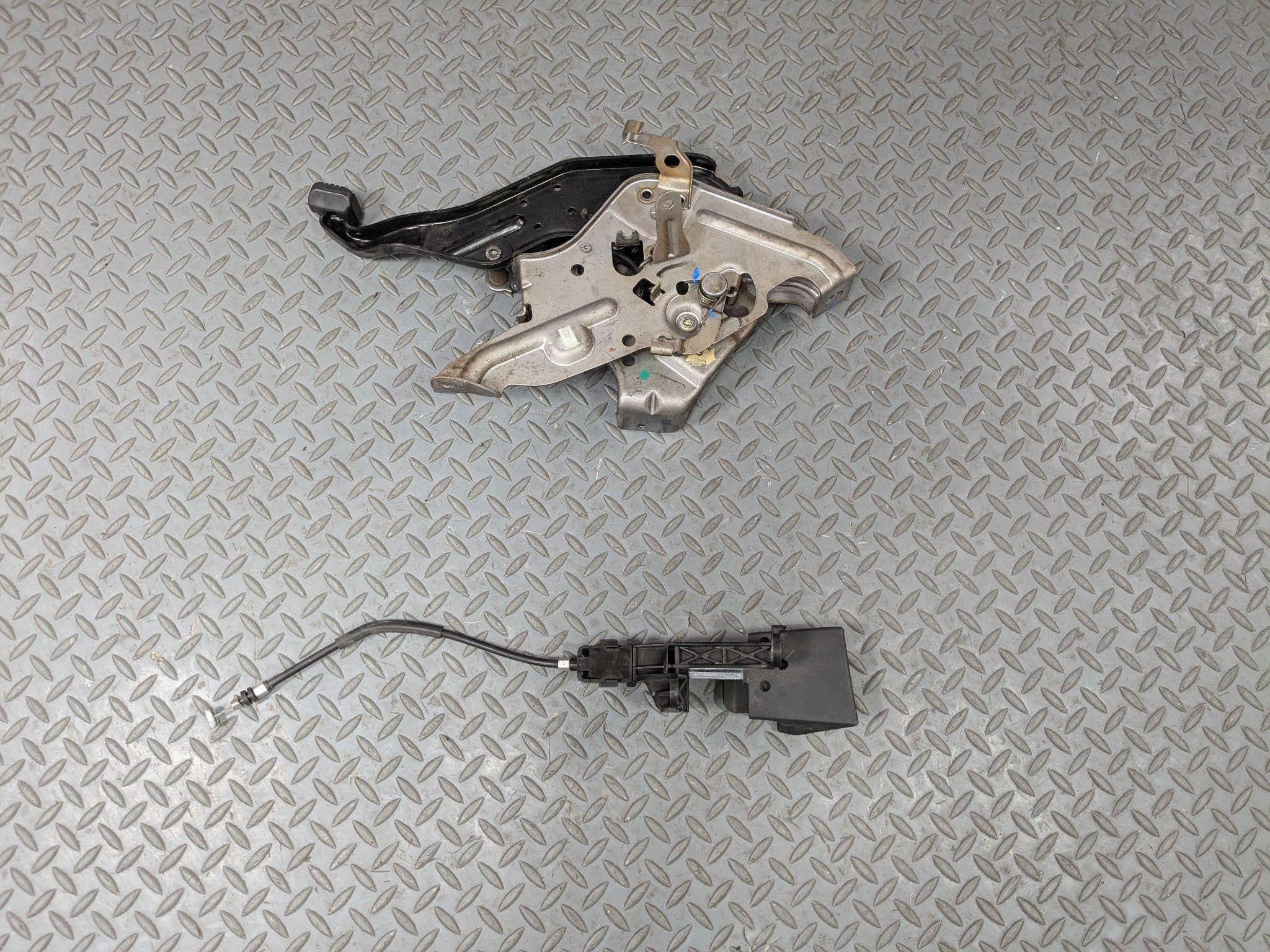 2007 - 2009 ACURA MDX OEM EMERGENCY PARKING BRAKE PEDAL WITH SWITCH ASSEMBLY