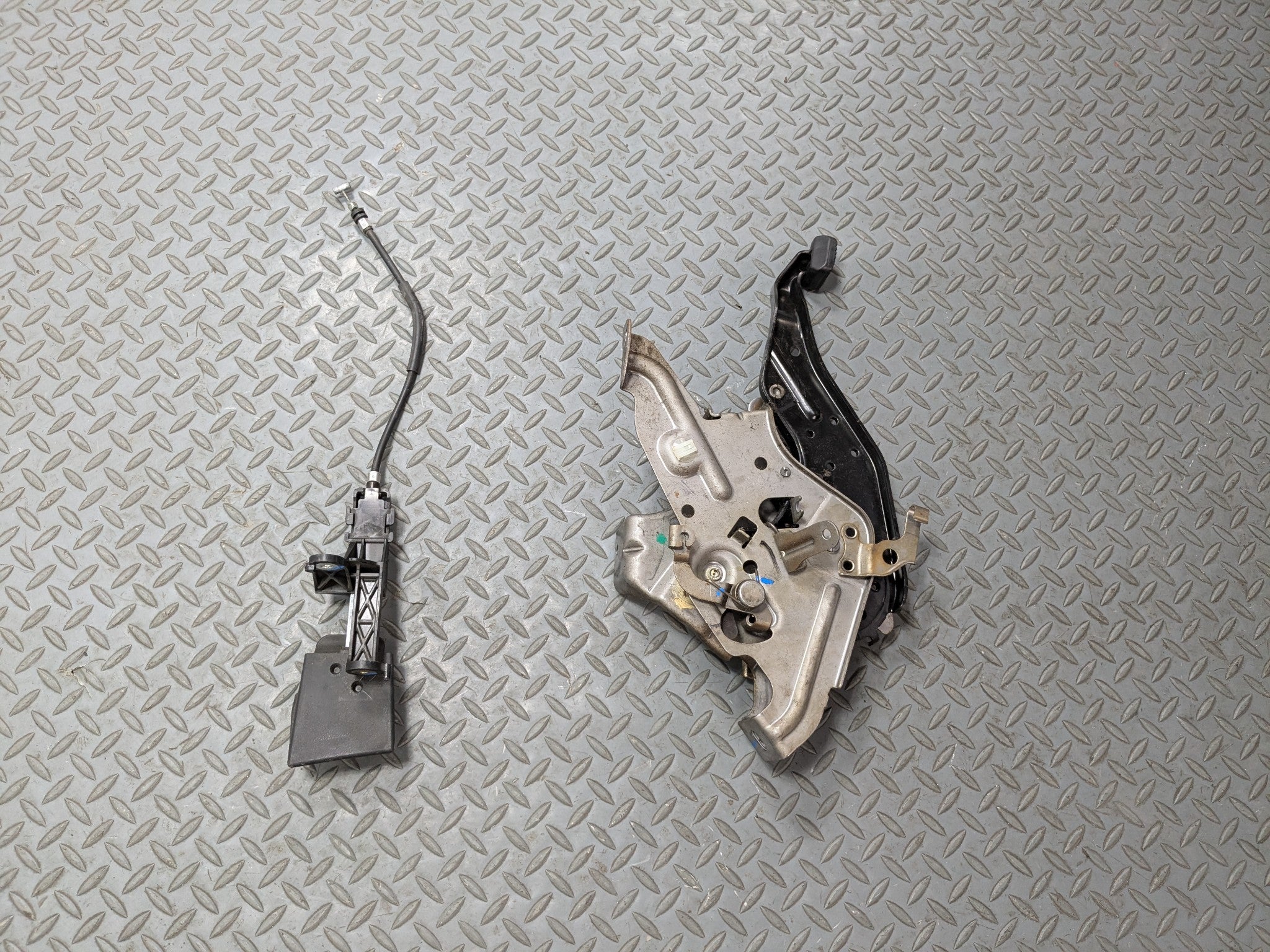 2007 - 2009 ACURA MDX OEM EMERGENCY PARKING BRAKE PEDAL WITH SWITCH ASSEMBLY