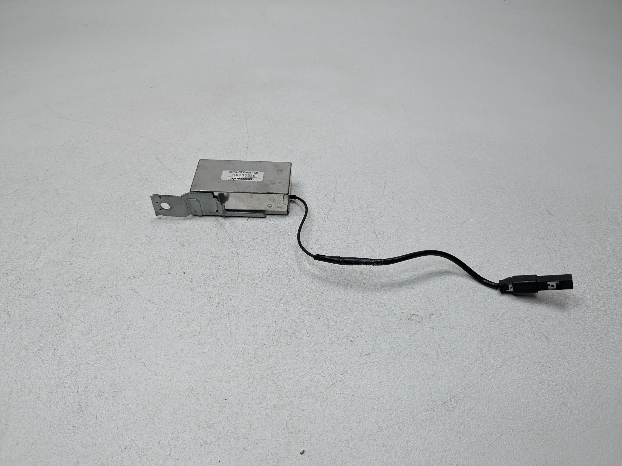 2007 - 2009 ACURA MDX OEM RADIO ANTENNA AMPLIFIER MODULE ASSEMBLY