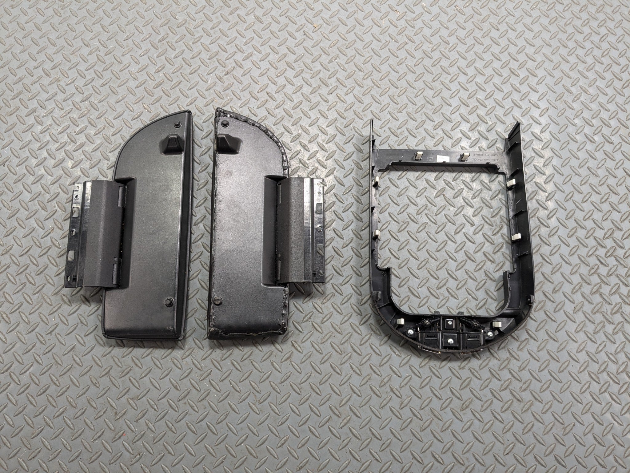 2007 - 2009 ACURA MDX OEM CENTER CONSOLE ARMREST LID COVER FRAME BLACK