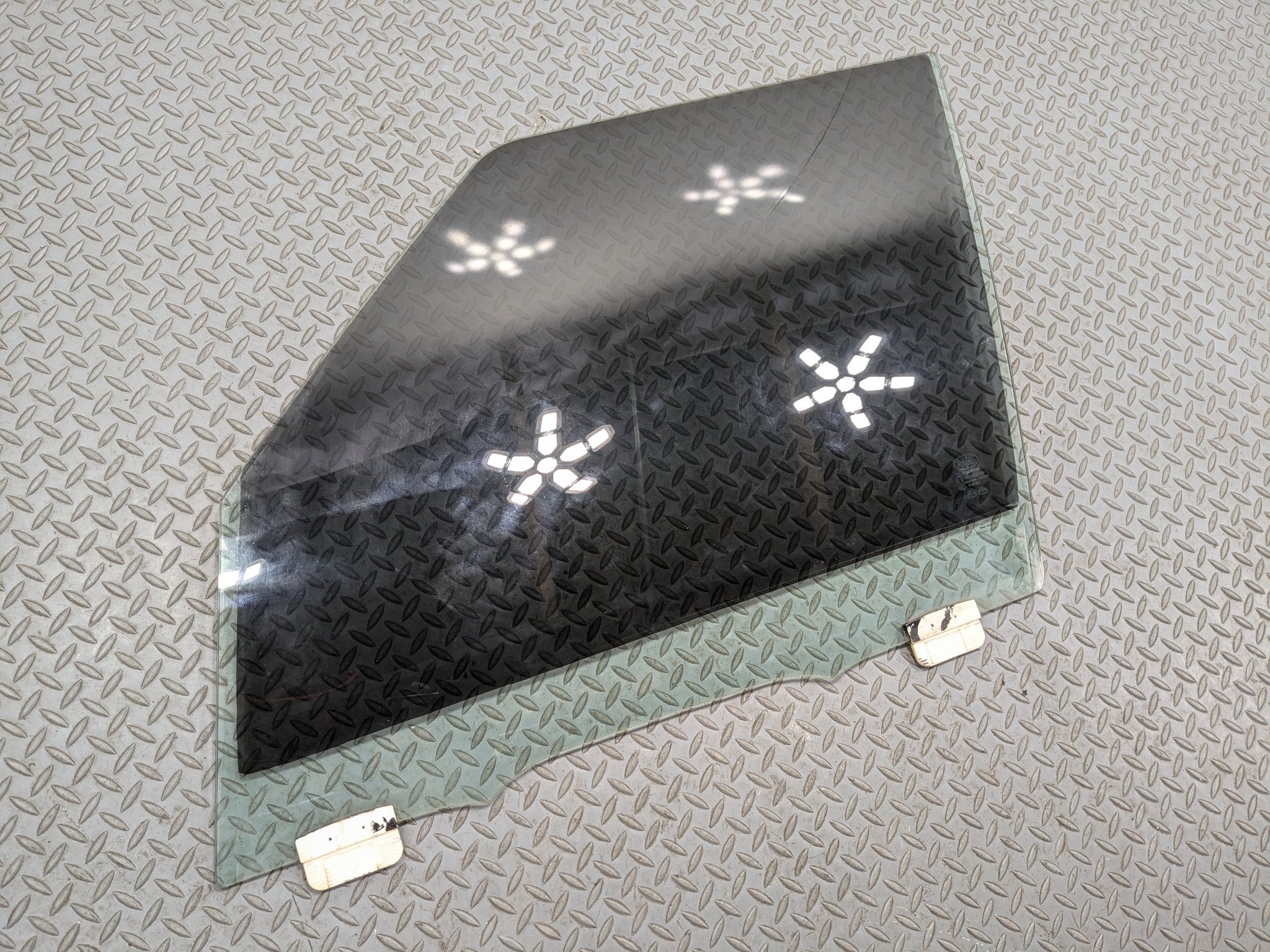 2010 - 2012 LAND ROVER RANGE ROVER OEM FRONT LEFT DRIVER SIDE DOOR WINDOW GLASS