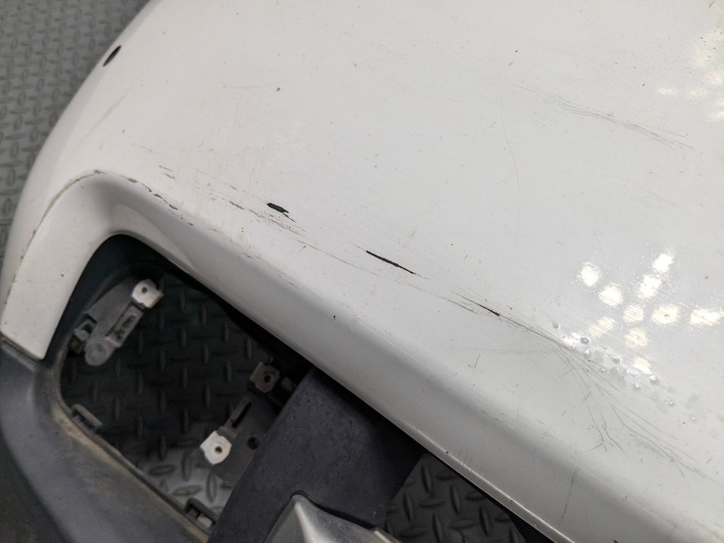 2010 - 2012 LAND ROVER RANGE ROVER OEM FRONT BUMPER COVER PANEL ASSEMBLY WHITE