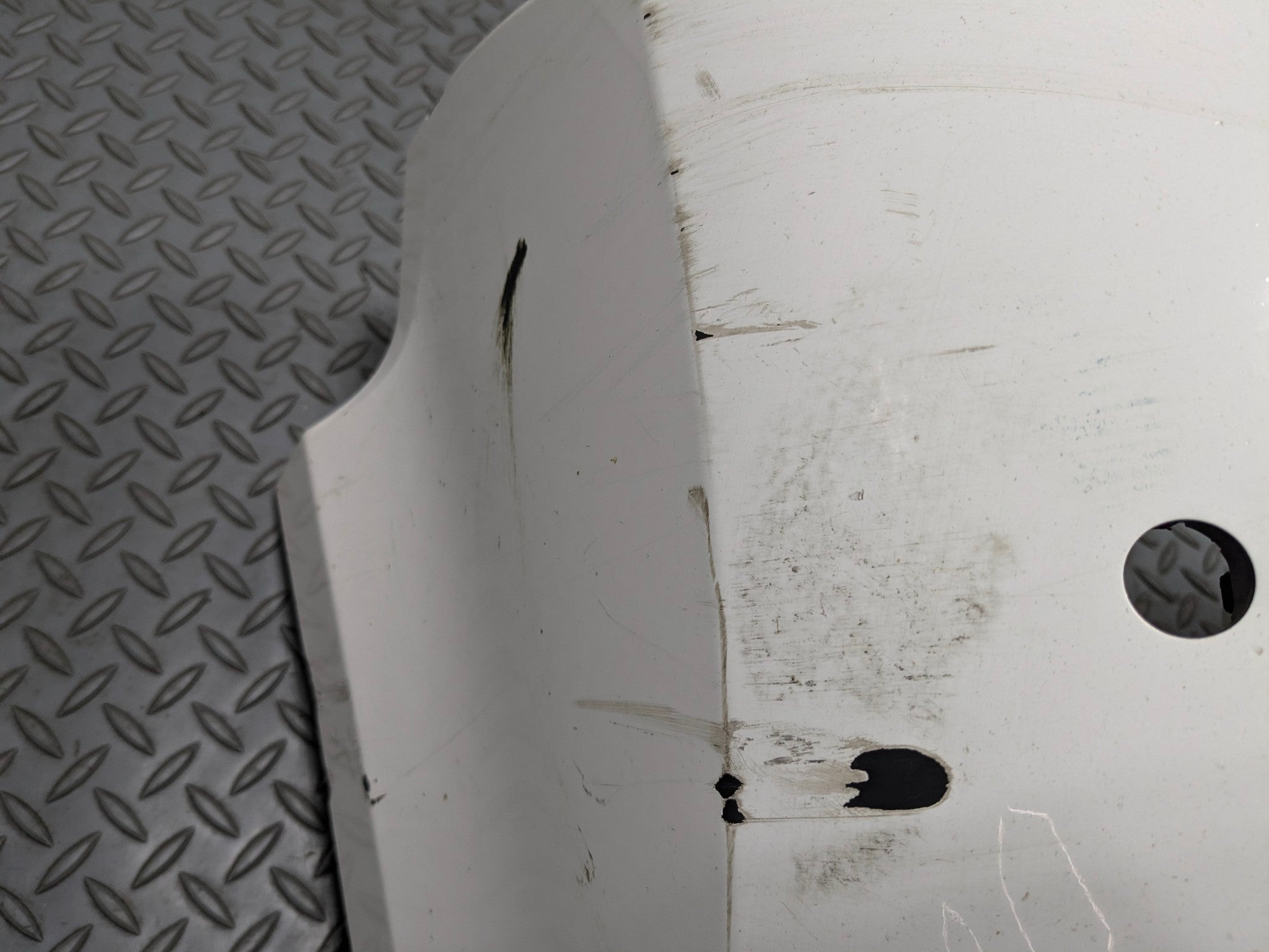 2010 - 2012 LAND ROVER RANGE ROVER OEM FRONT BUMPER COVER PANEL ASSEMBLY WHITE
