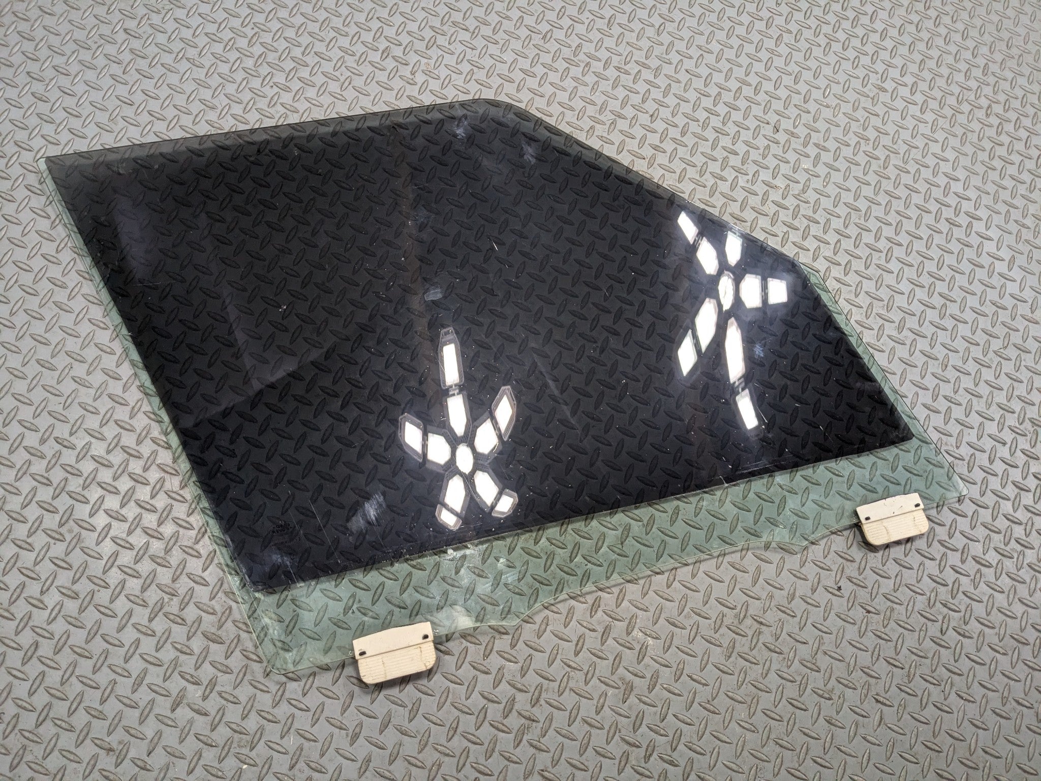2010 - 2012 LAND ROVER RANGE ROVER OEM FRONT LEFT DRIVER SIDE DOOR WINDOW GLASS