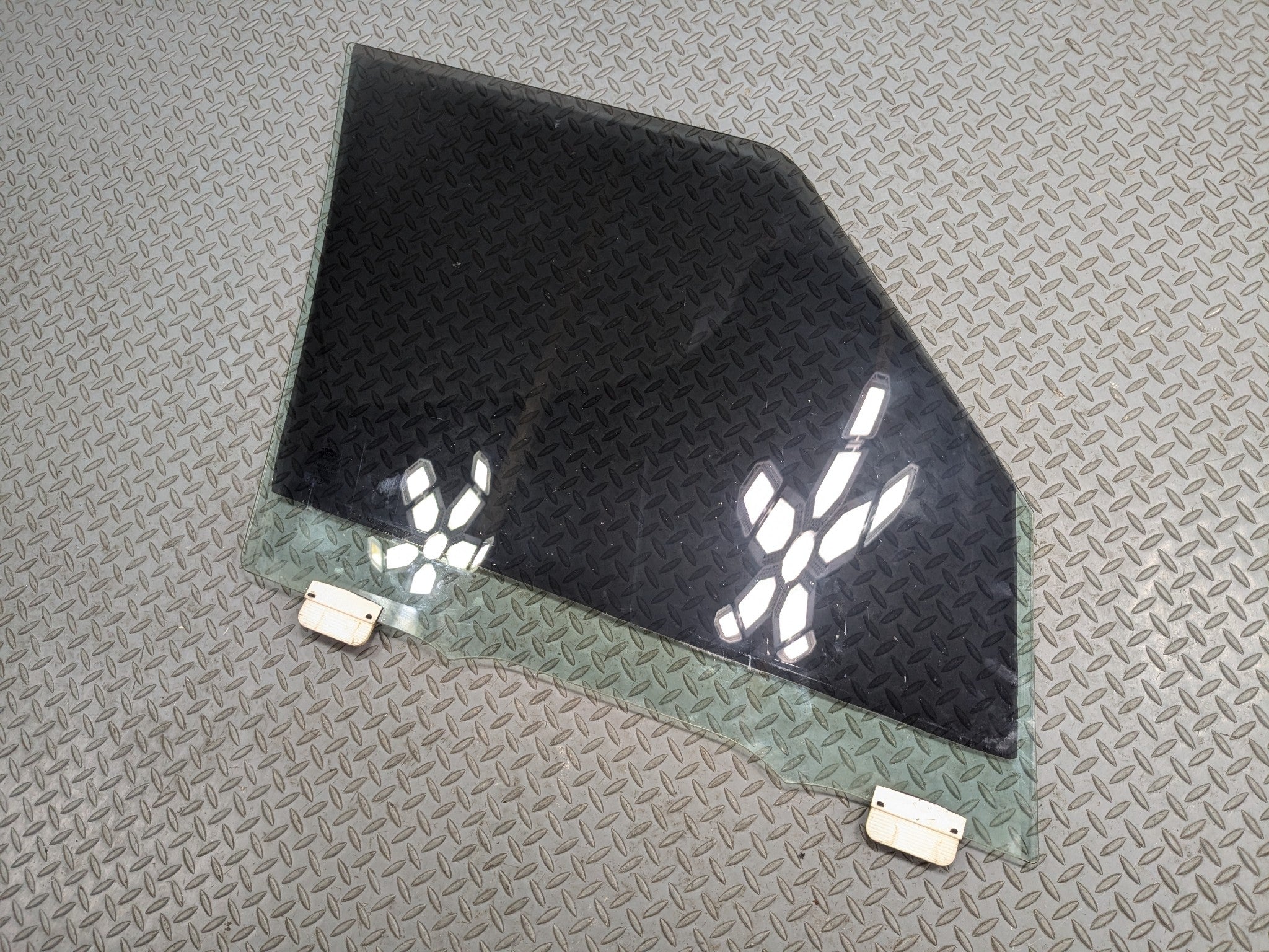 2010 - 2012 LAND ROVER RANGE ROVER OEM FRONT LEFT DRIVER SIDE DOOR WINDOW GLASS