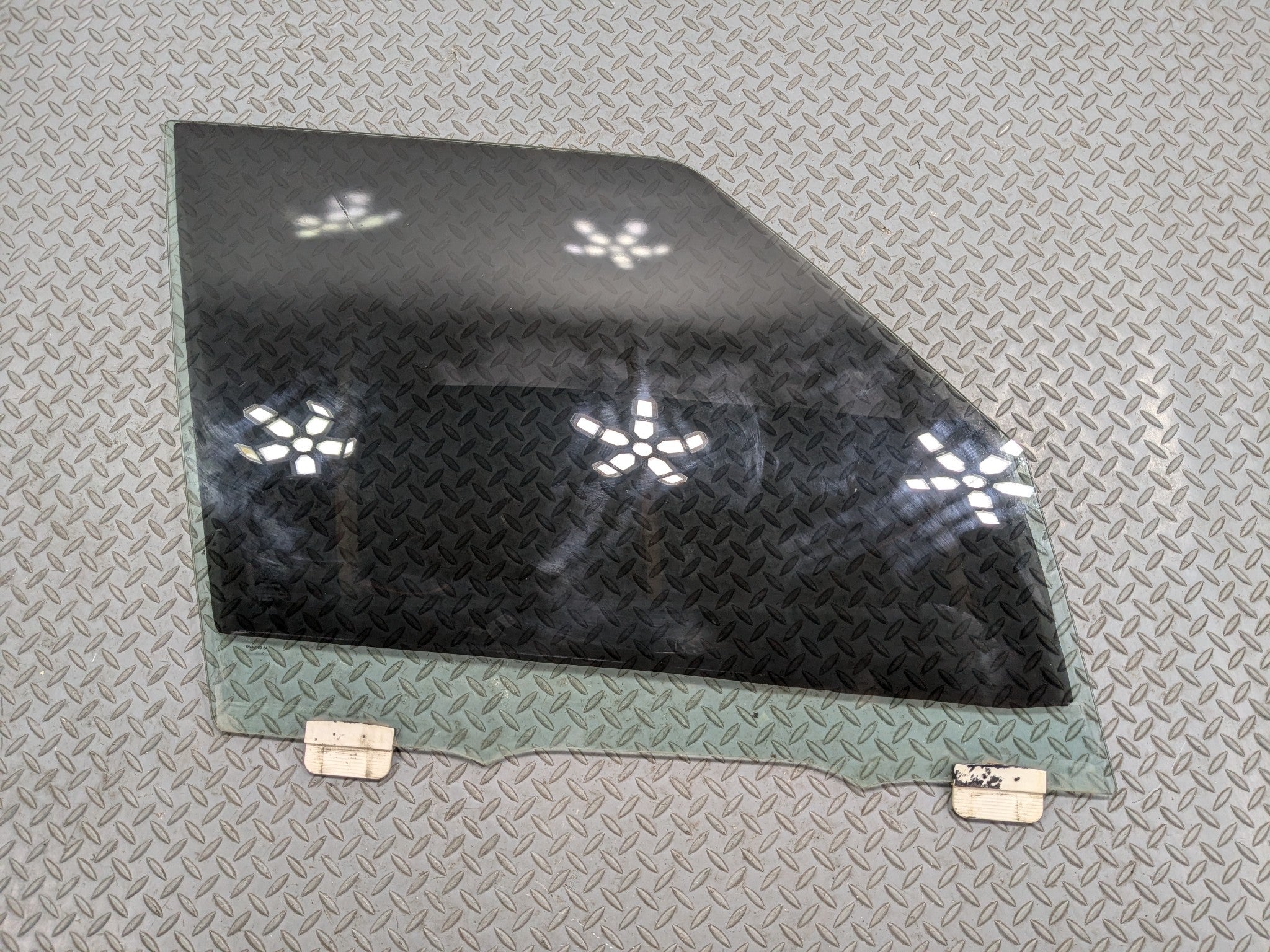 2010 - 2012 LAND ROVER RANGE ROVER OEM FRONT RIGHT SIDE DOOR WINDOW GLASS