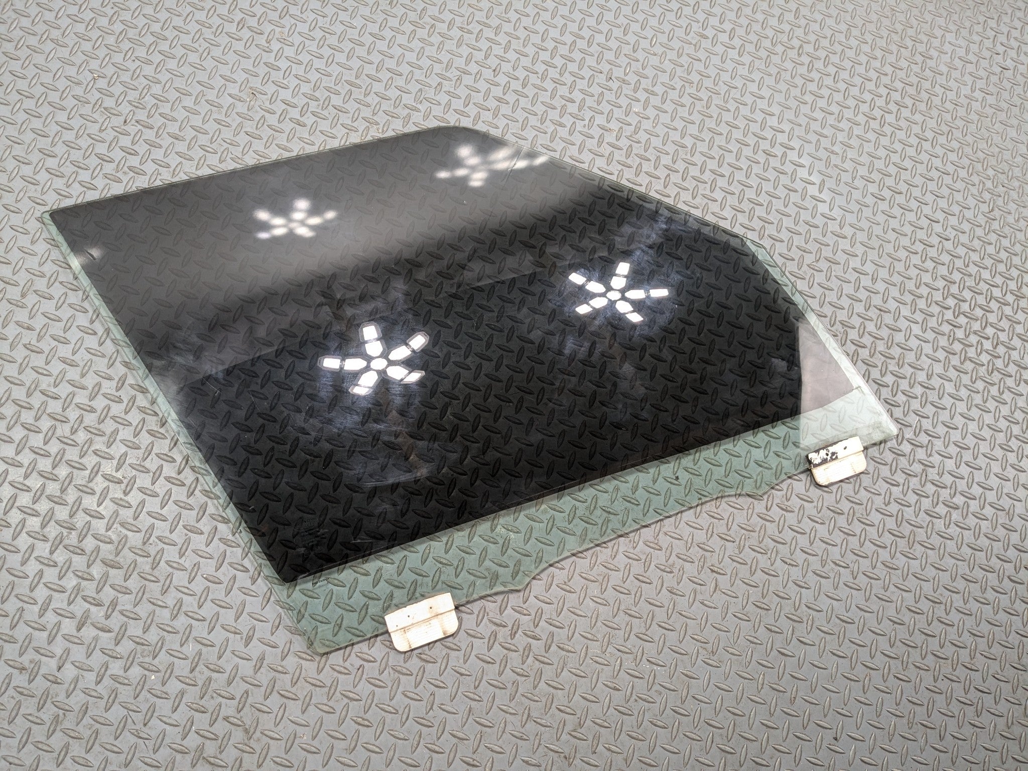 2010 - 2012 LAND ROVER RANGE ROVER OEM FRONT RIGHT SIDE DOOR WINDOW GLASS