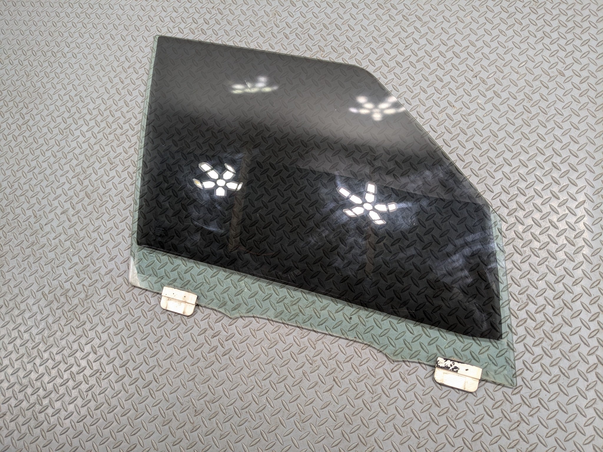 2010 - 2012 LAND ROVER RANGE ROVER OEM FRONT RIGHT SIDE DOOR WINDOW GLASS