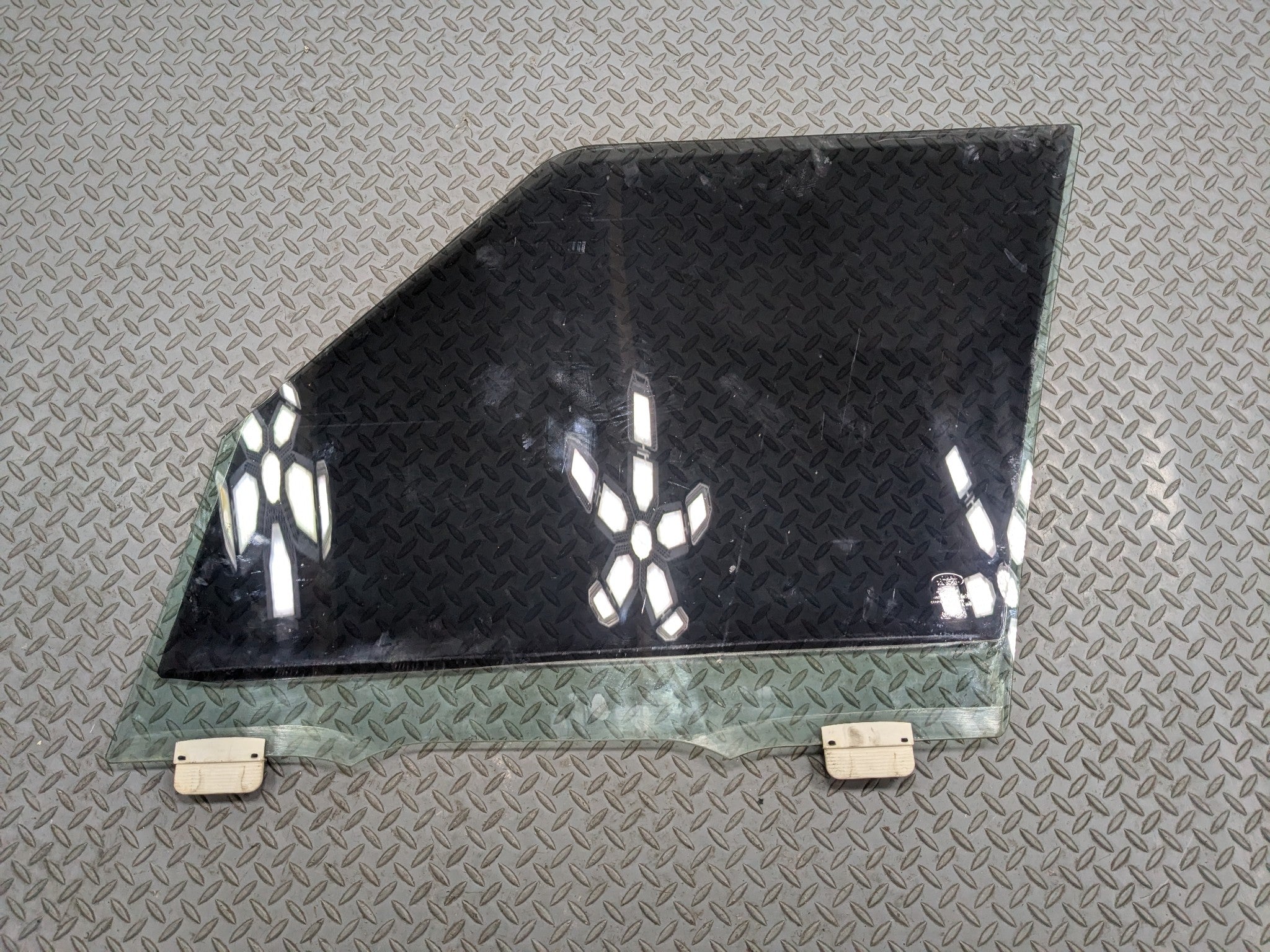2010 - 2012 LAND ROVER RANGE ROVER OEM FRONT RIGHT SIDE DOOR WINDOW GLASS